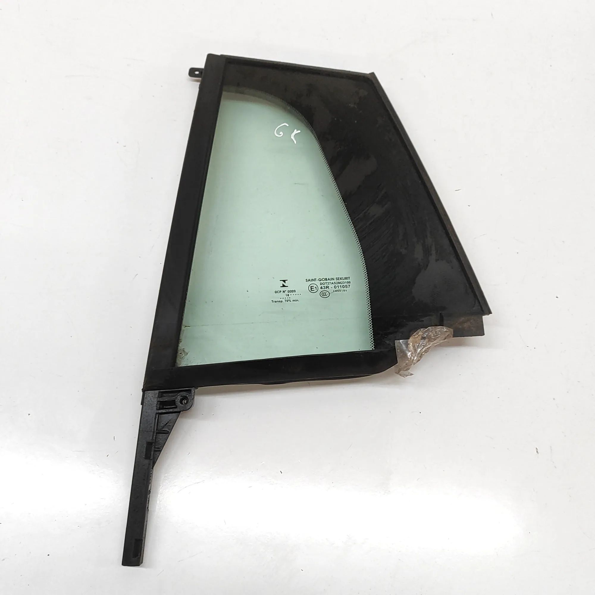 Infiniti Q30 Rear door left-hand window Rear door left-hand window — INFINITI Q30 (2015...