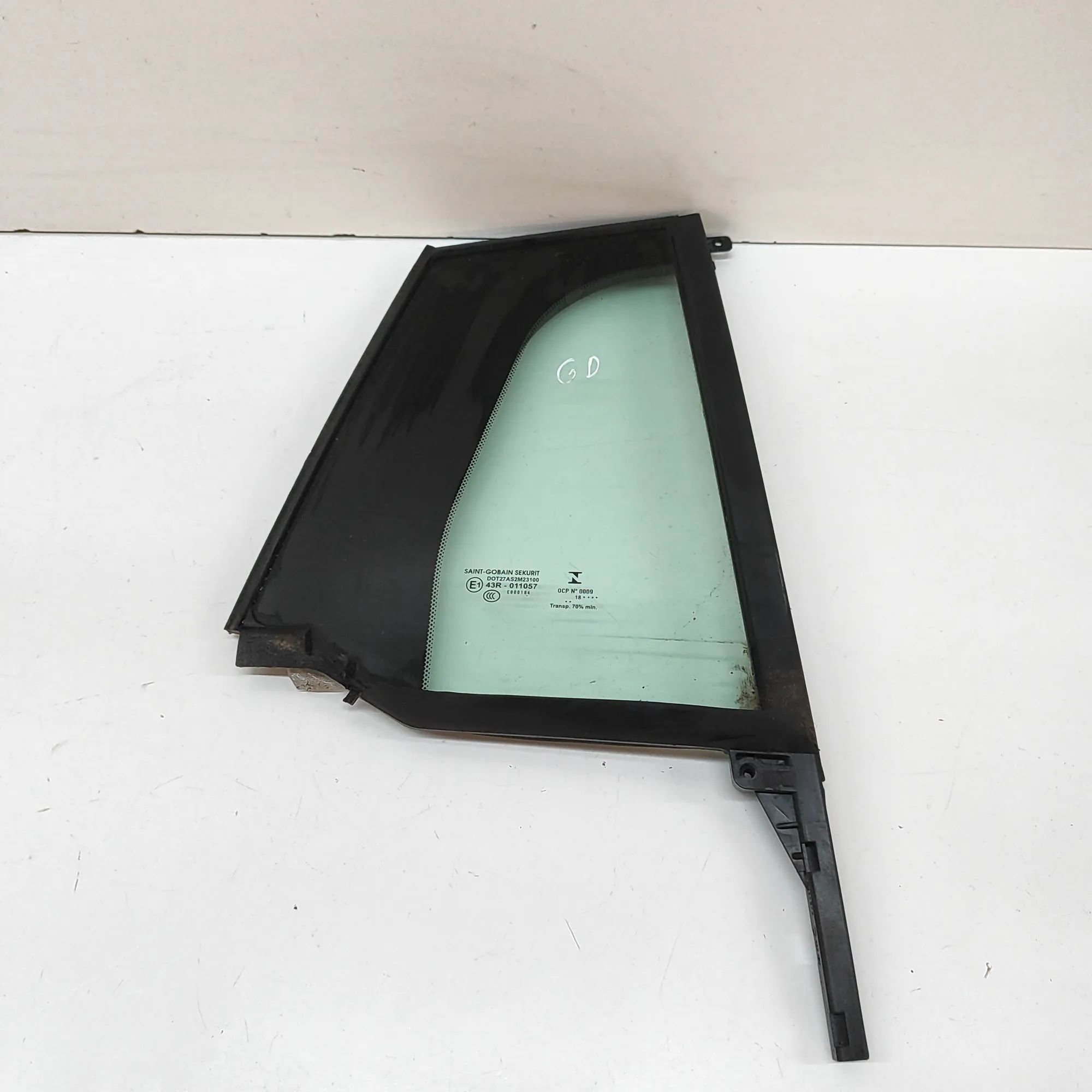 Infiniti Q30 Right rear door window Right rear door window — INFINITI Q30 (2015-......