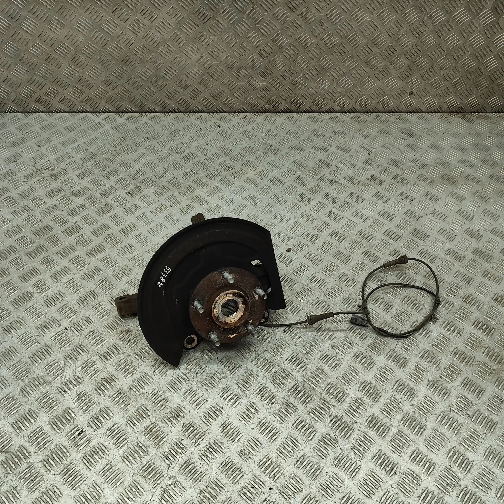 Nissan Juke Front Left Wheel Hub Front Left Wheel Hub — NISSAN JUKE (F15) (2010-...