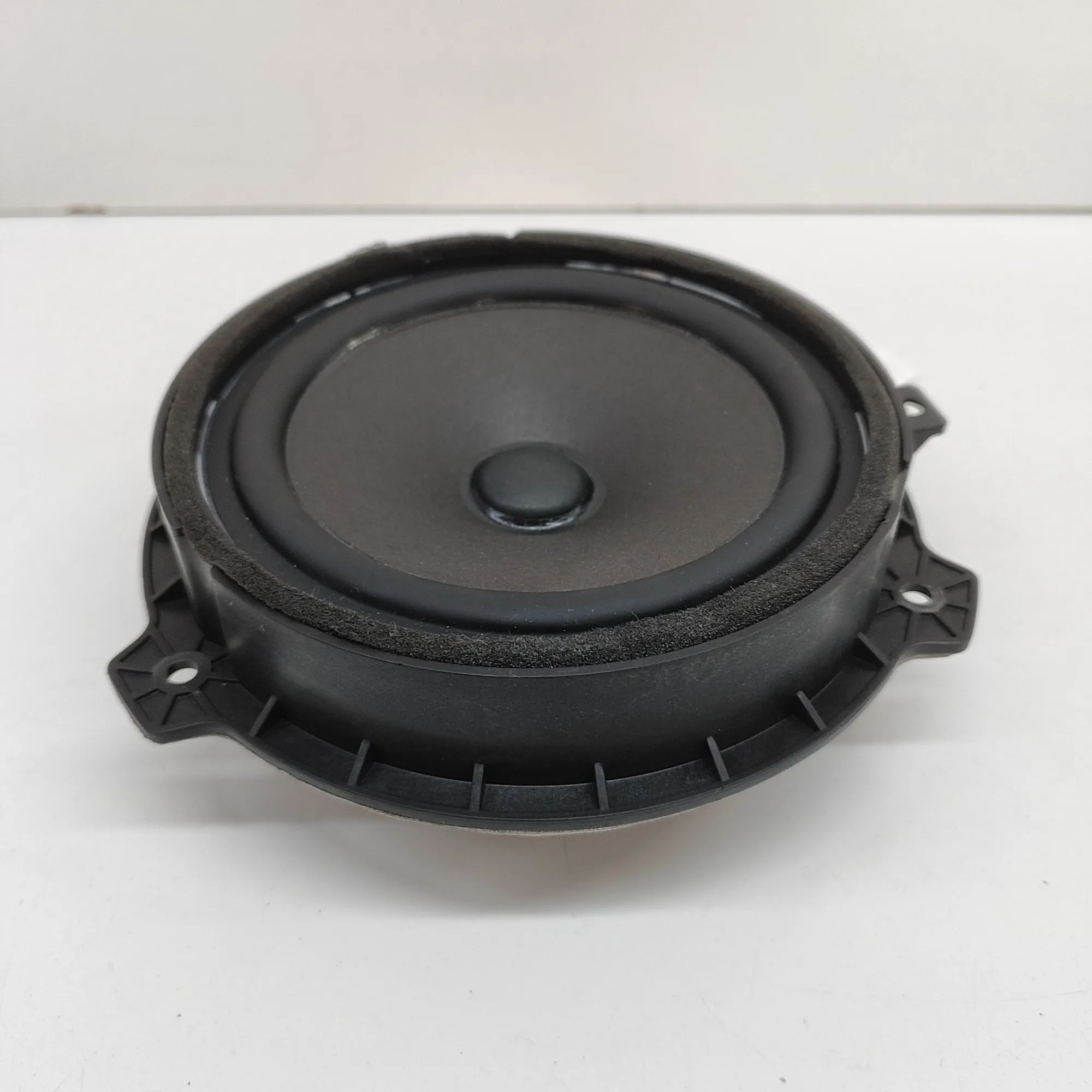Hyundai Kona Front Right Door Speaker Front Right Door Speaker — HYUNDAI KONA (SX2) (...