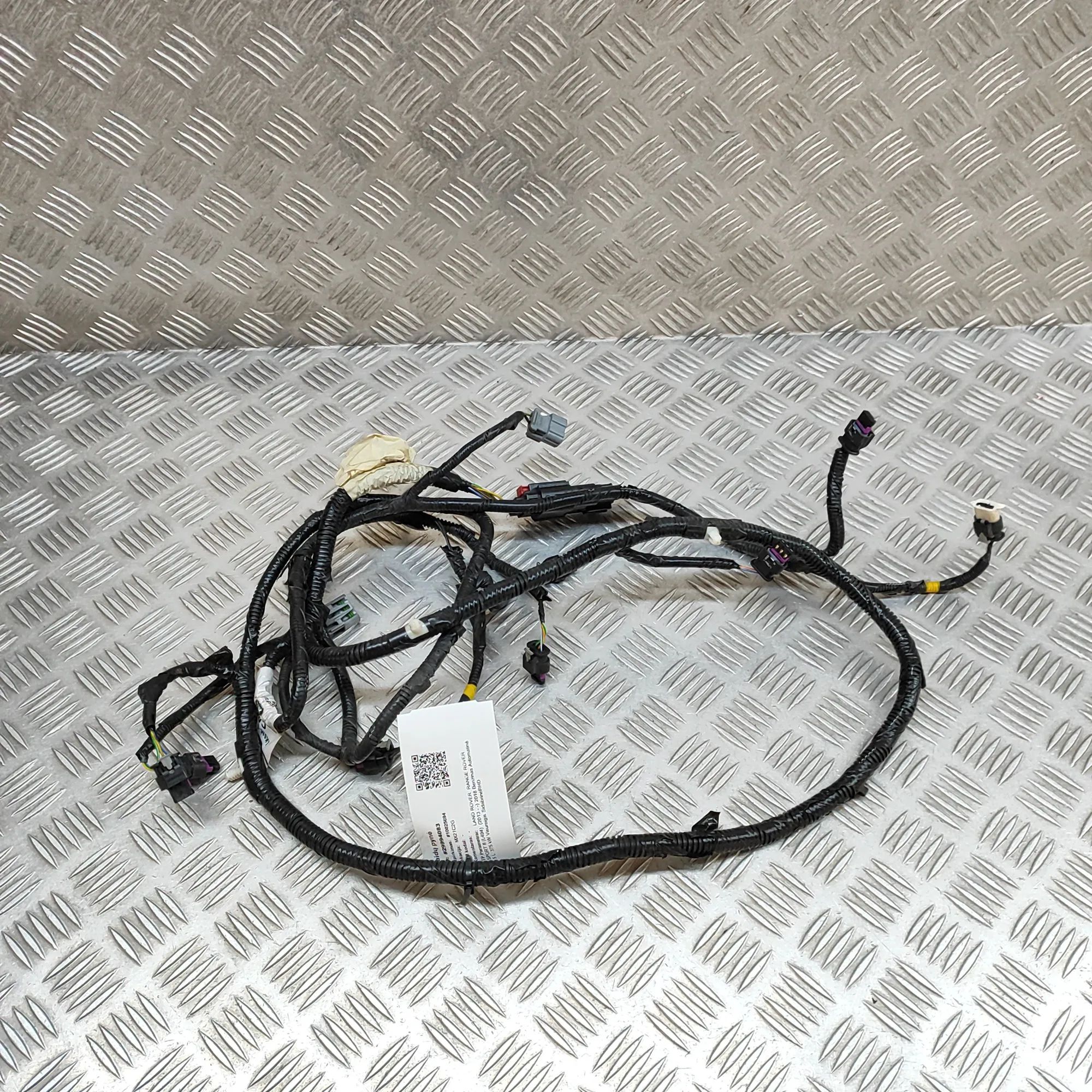 Land Rover Range Rover Sport (L494) Rear Parking Sensor Wiring Loom Rear Parking Sensor Wiring Loom — LAND ROVER RA...