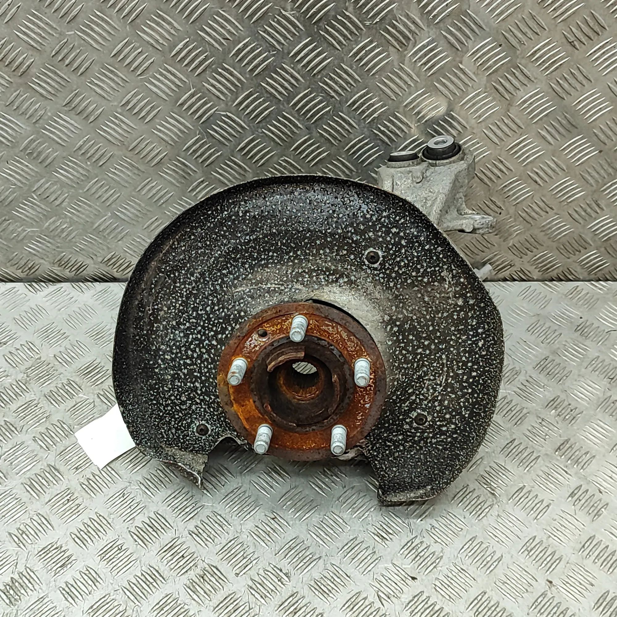 Land Rover Range Rover Sport (L494) Rear Right Wheel Hub Rear Right Wheel Hub — LAND ROVER RANGE ROVER S...