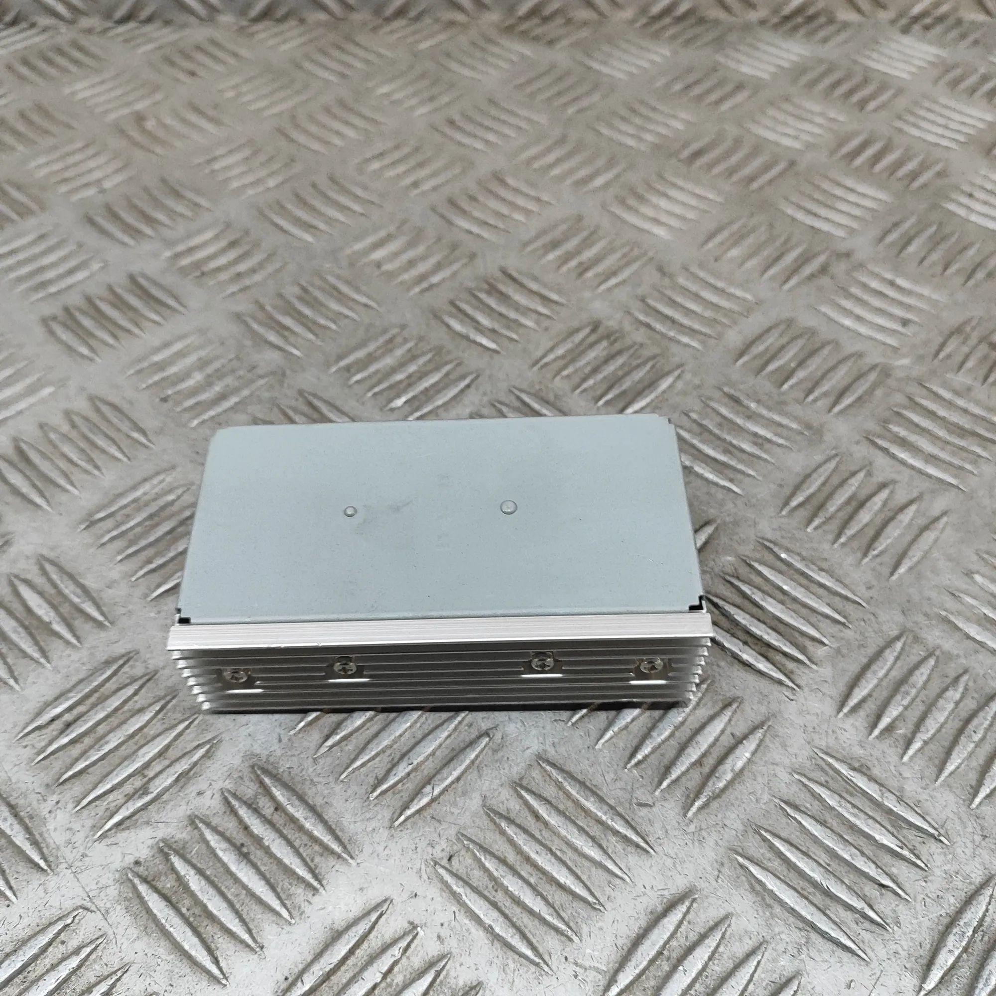 Lexus NX Antenna Amplifier Antenna Amplifier — LEXUS NX (_Z1_) (2014-...) ...