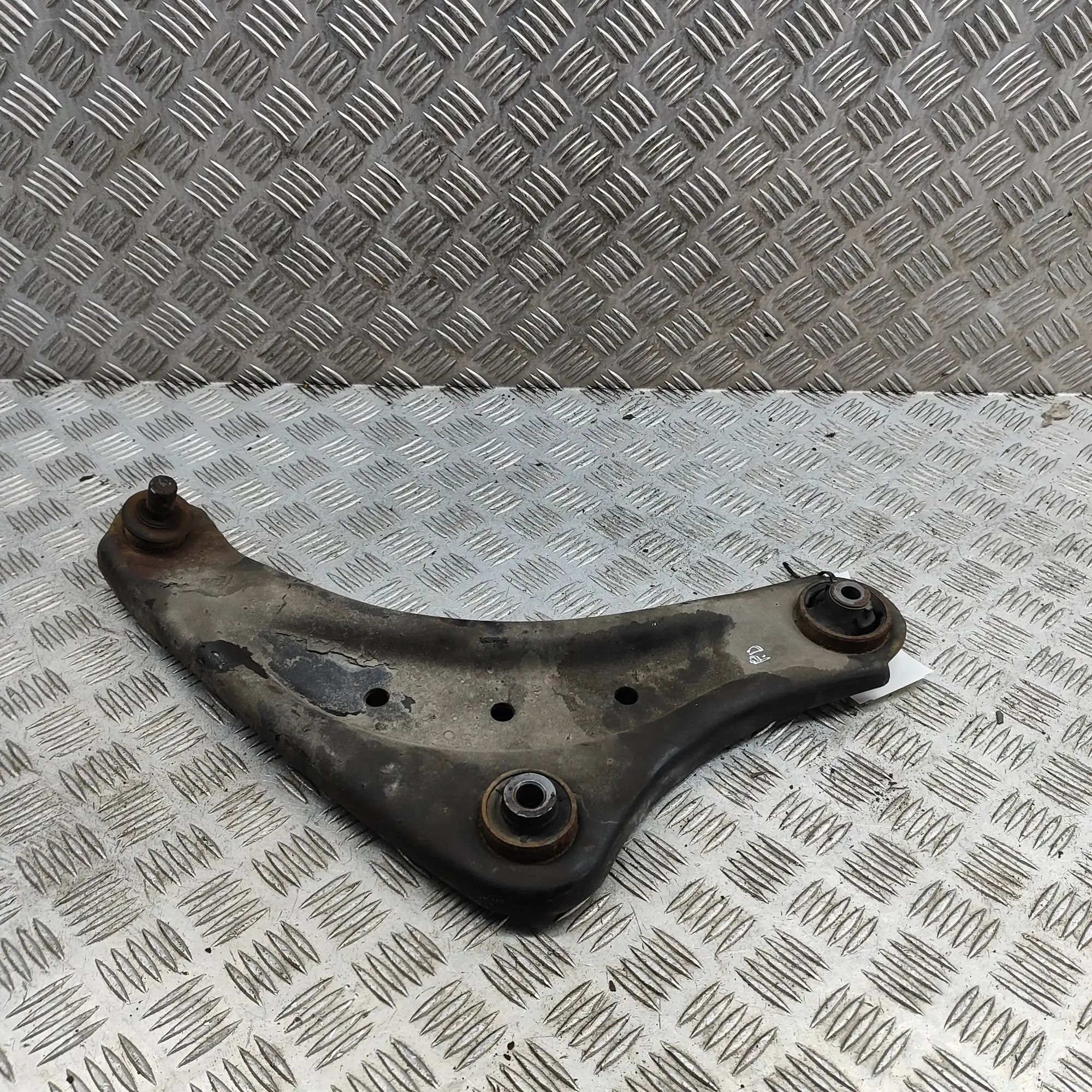 Nissan Leaf Front Right Curved Control Arm Front Right Curved Control Arm — NISSAN LEAF (Z...