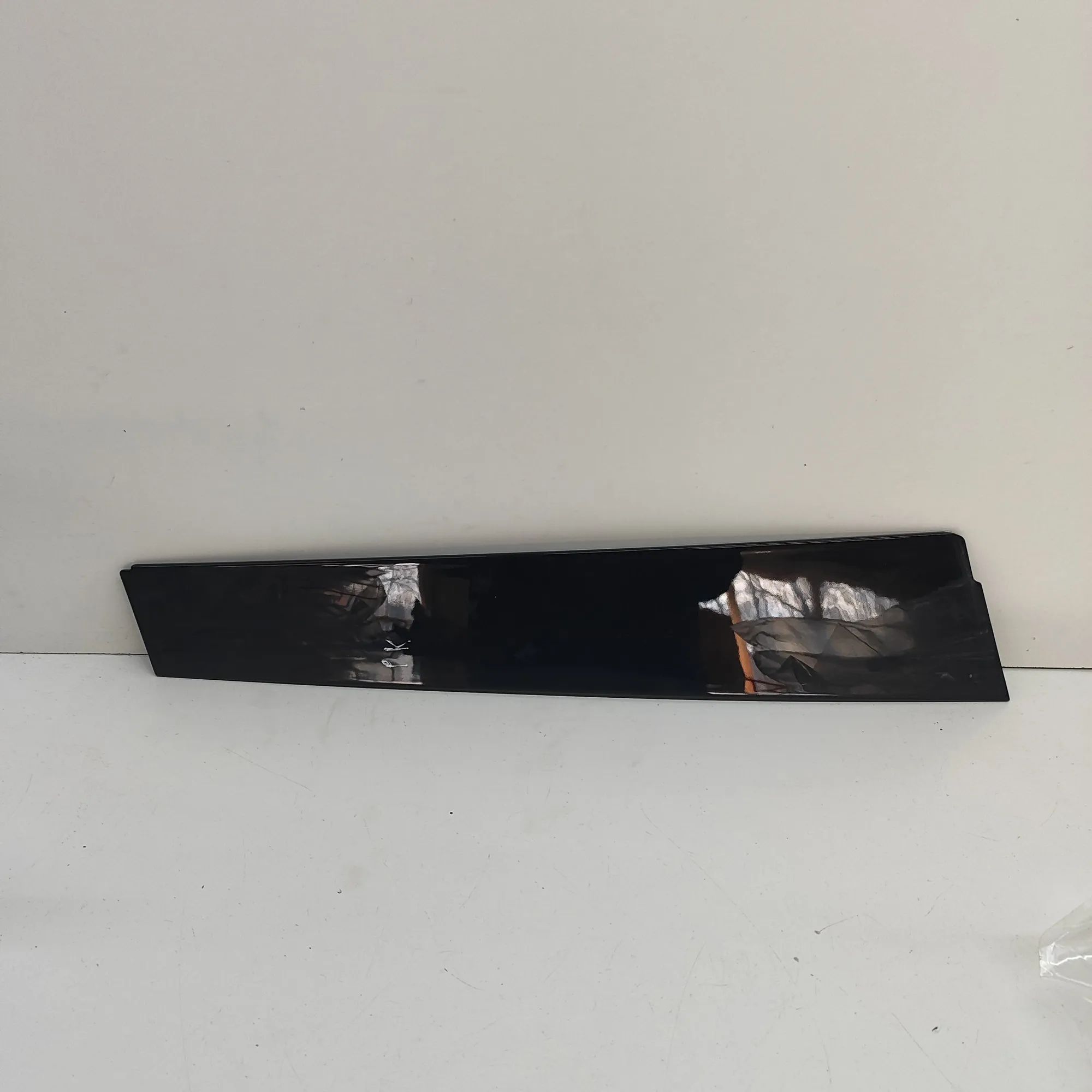 Land Rover Range Rover Sport (L461) Vertical door trim — front left Vertical door trim — front left — LAND ROVER RA...