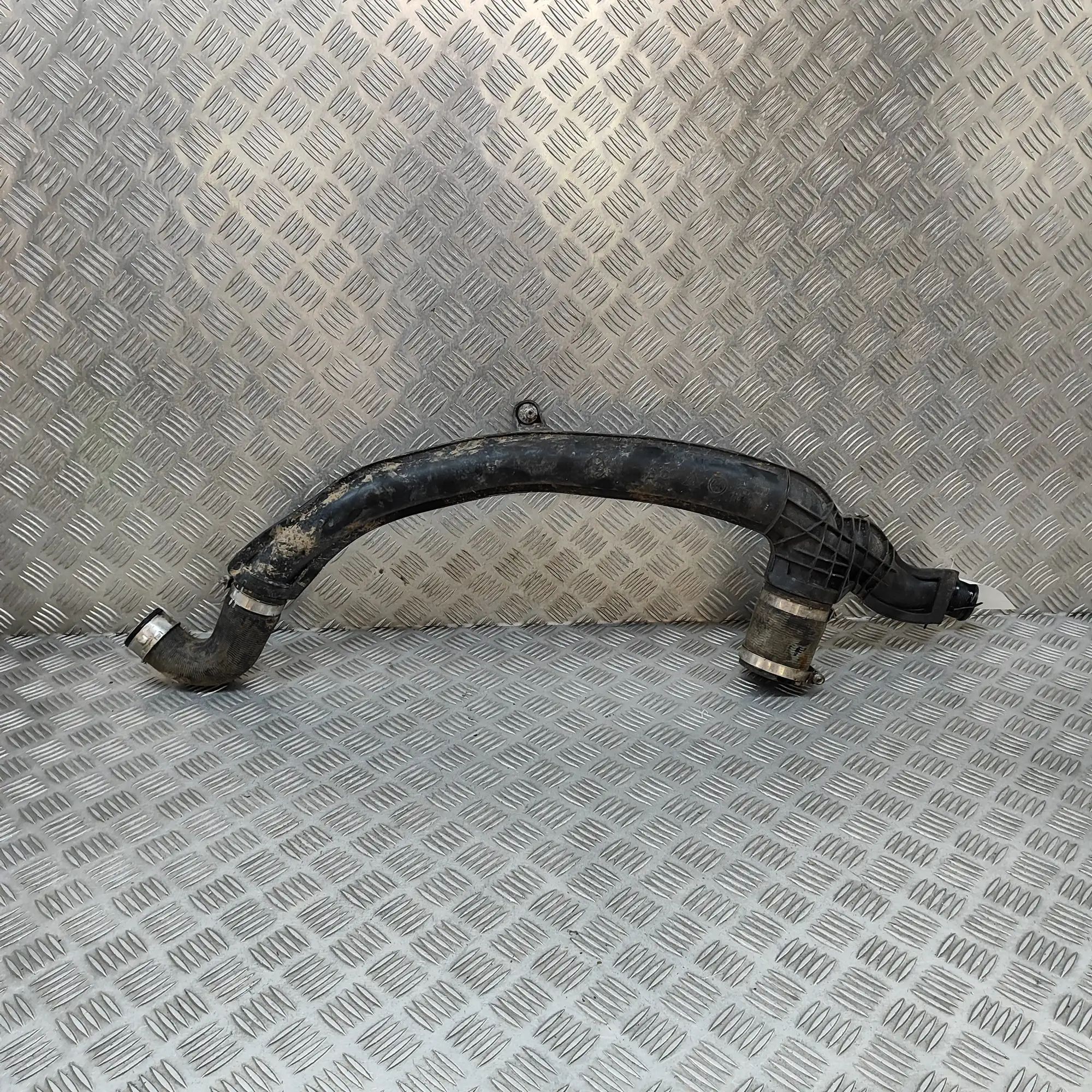 Porsche Cayenne Intercooler Hose Pipe Intercooler Hose Pipe — PORSCHE CAYENNE (92A) (...