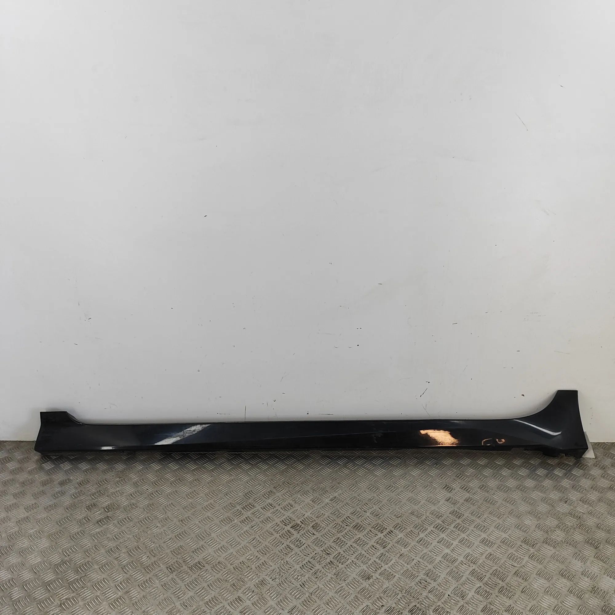 Nissan Leaf Left Side Plastic Sideskirt Cover Left Side Plastic Sideskirt Cover — NISSAN LEAF...