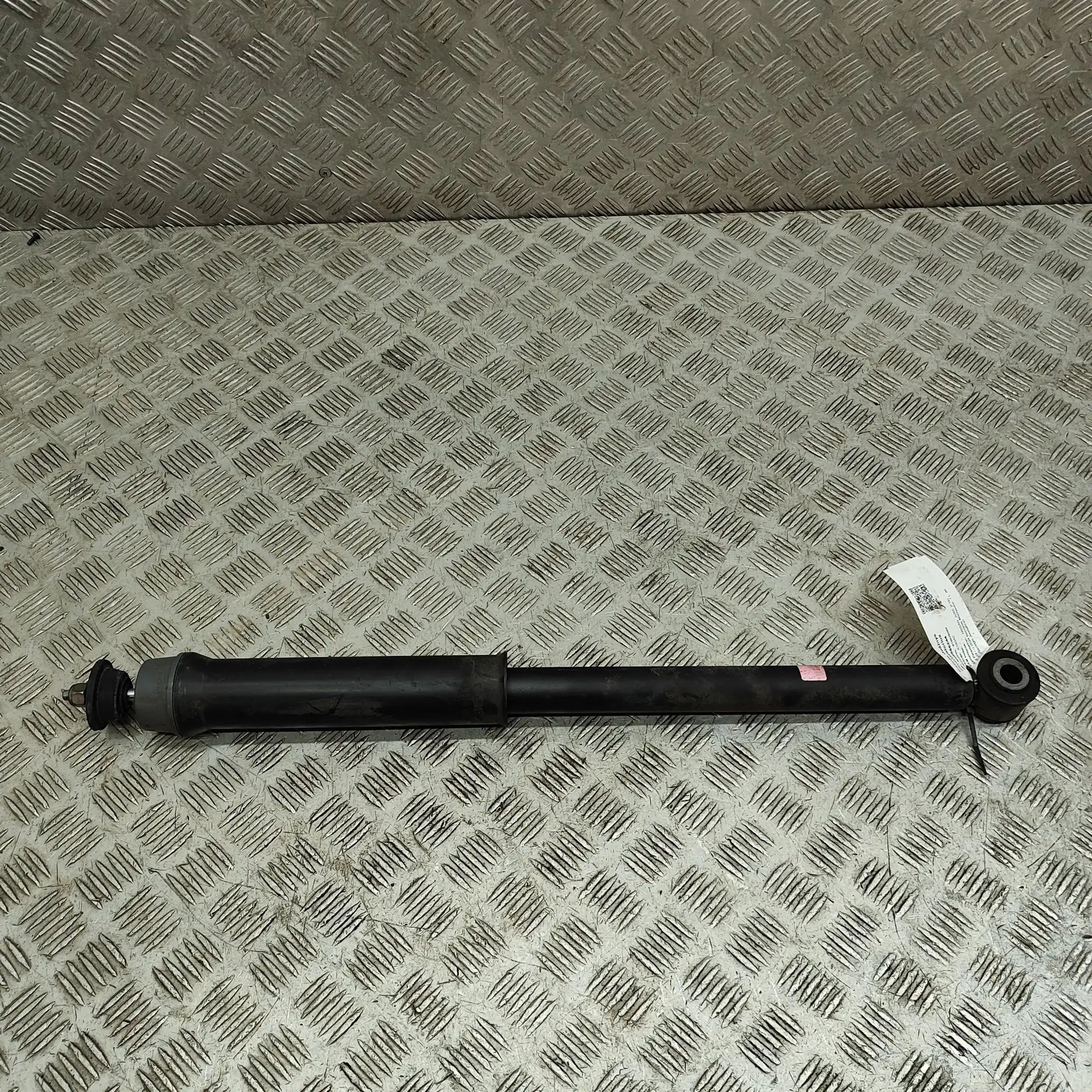 Nissan Juke Shock absorber — rear right Shock absorber — rear right — NISSAN JUKE (F16)...