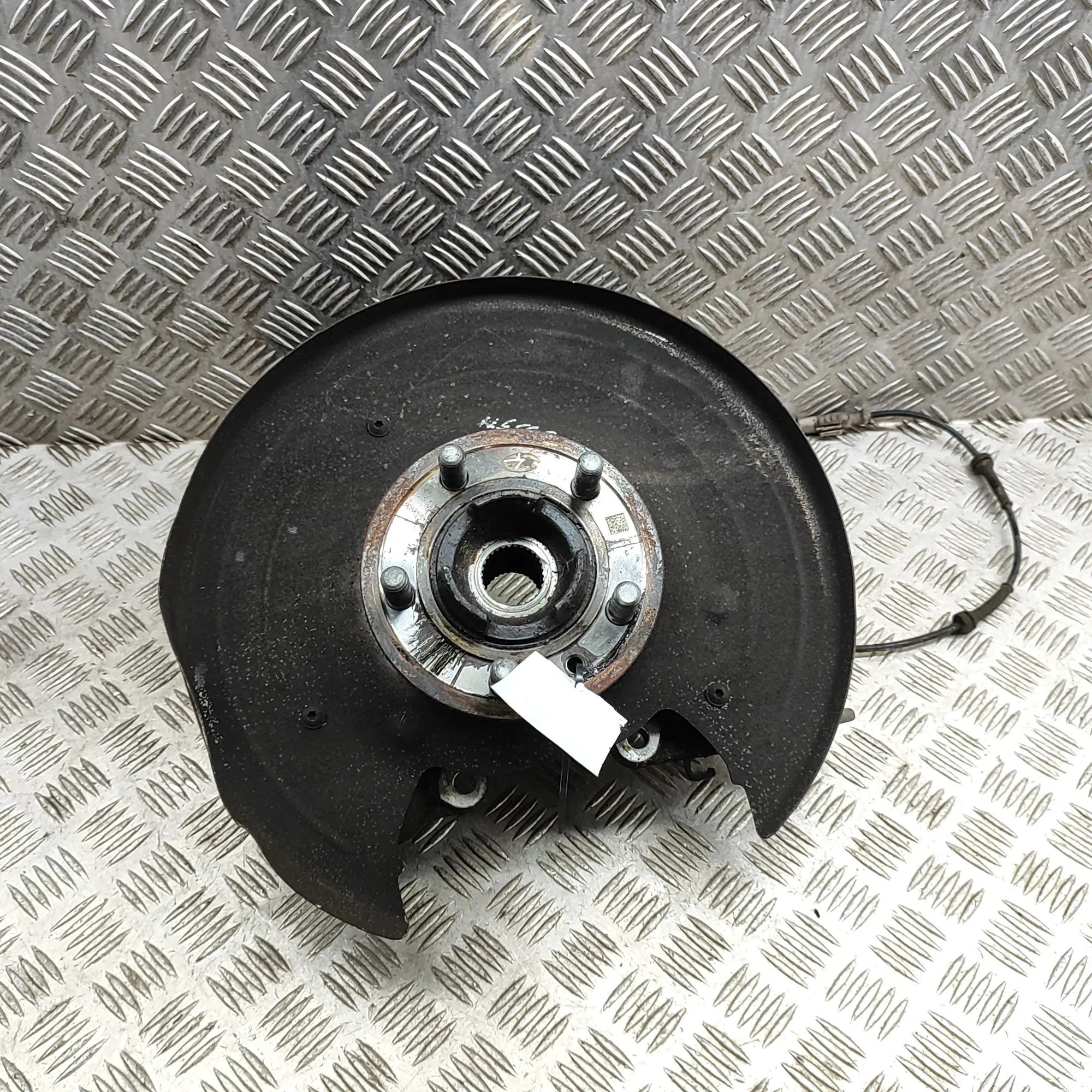 Land Rover Range Rover Sport (L494) Rear Left Wheel Hub Spindle Rear Left Wheel Hub Spindle — LAND ROVER RANGE ...