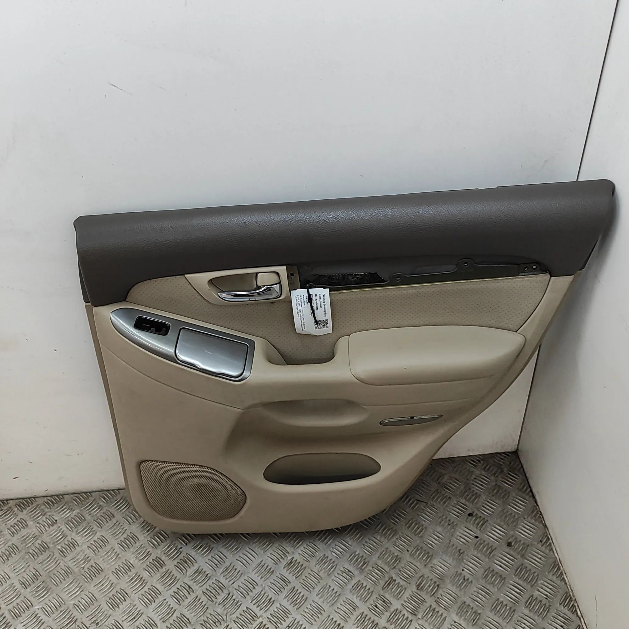 Toyota Land Cruiser 100 Rear Right Door Panel Rear Right Door Panel — TOYOTA LAND CRUISER (12...