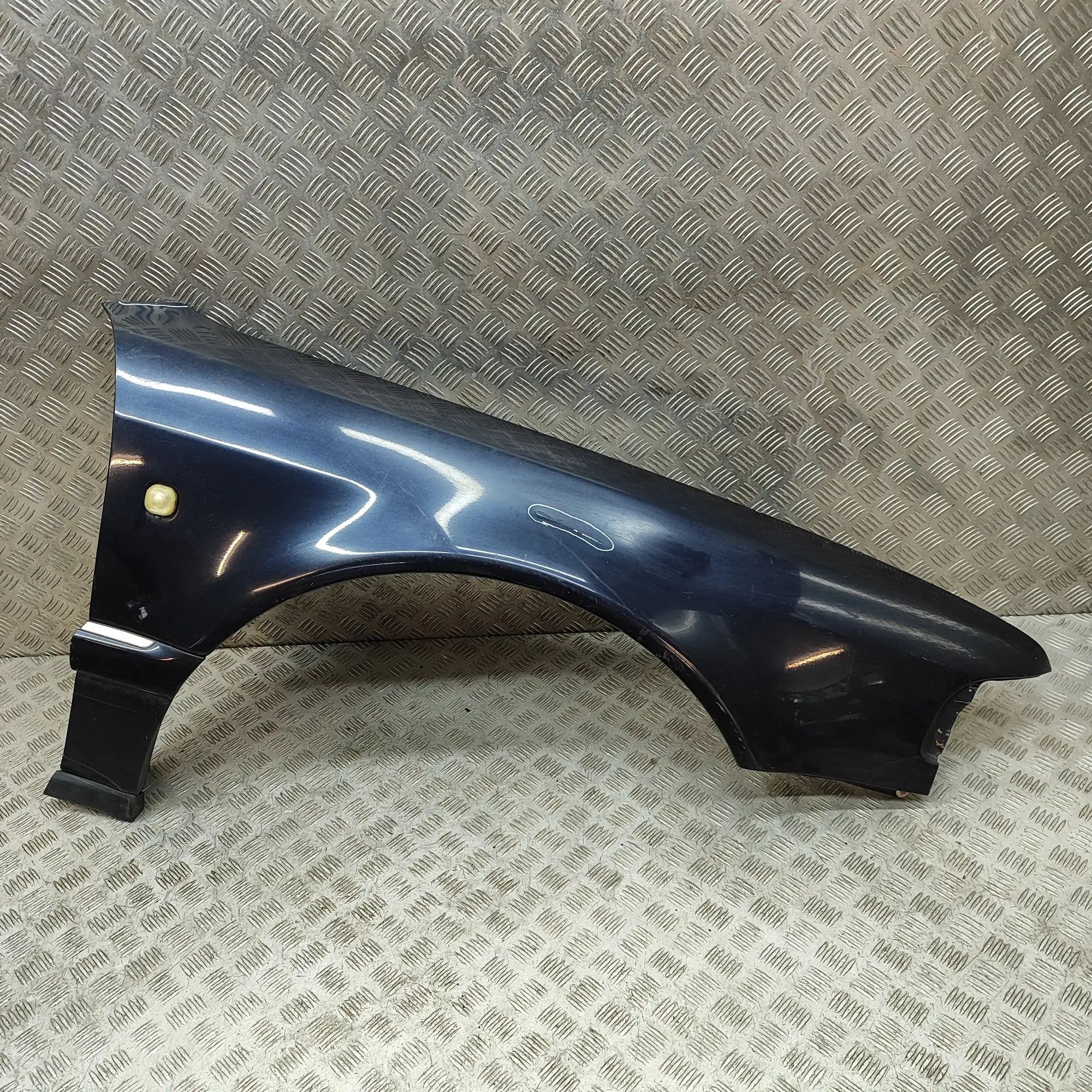 Audi A8 (D2) Front Right Fender