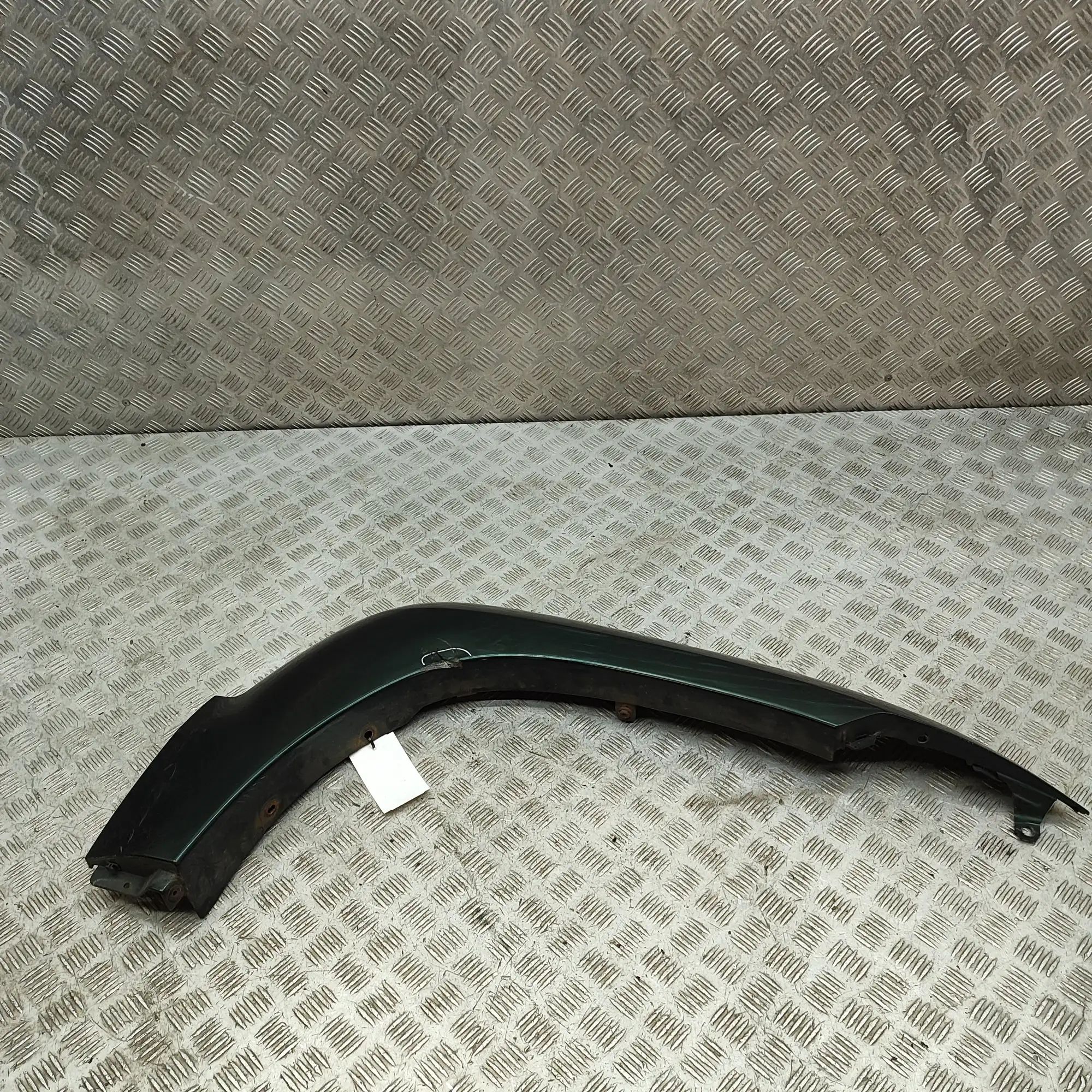 Toyota Land Cruiser 100 Wheel arch trim — front right Wheel arch trim — front right — TOYOTA LAND CRU...