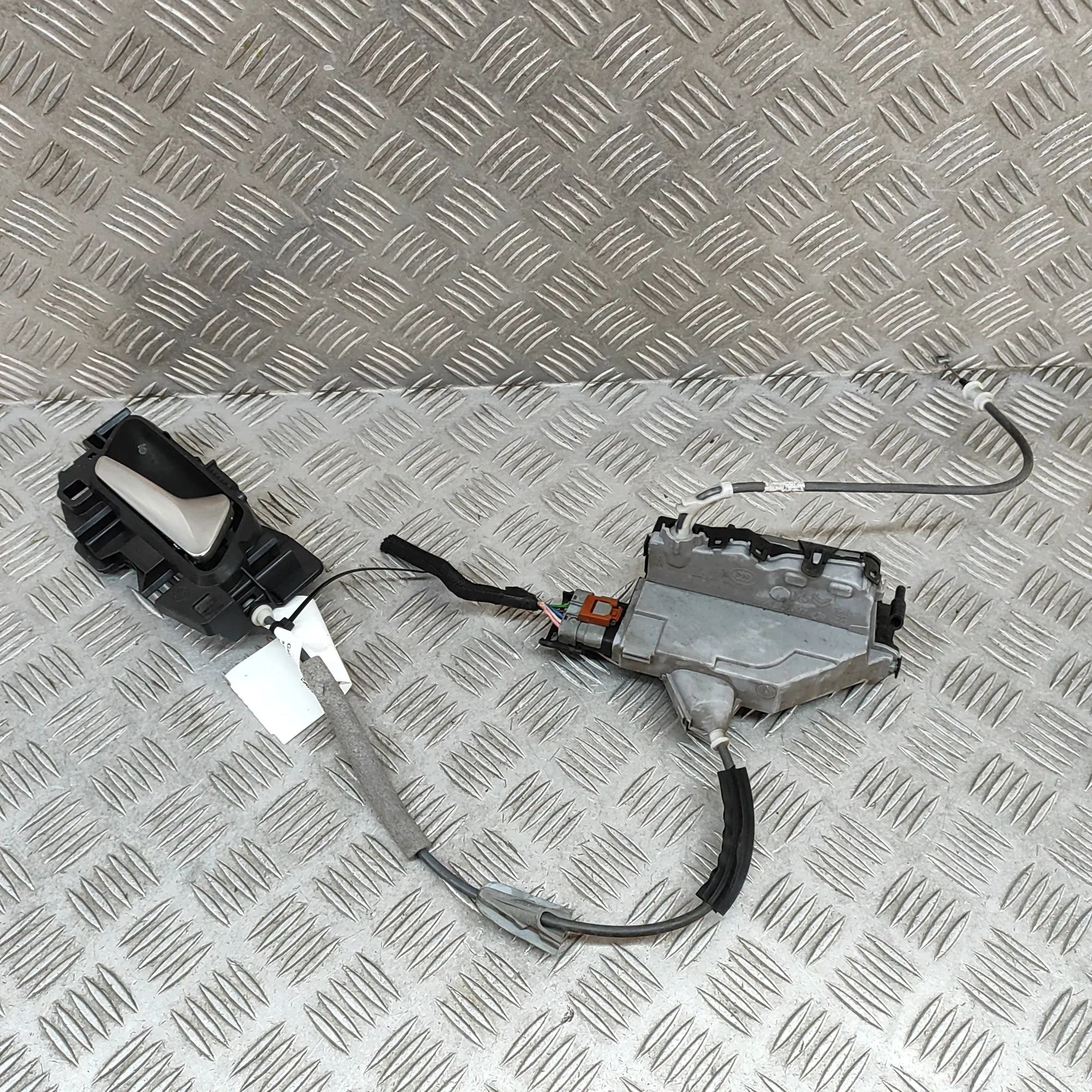 Peugeot 2008 Door lock — rear right