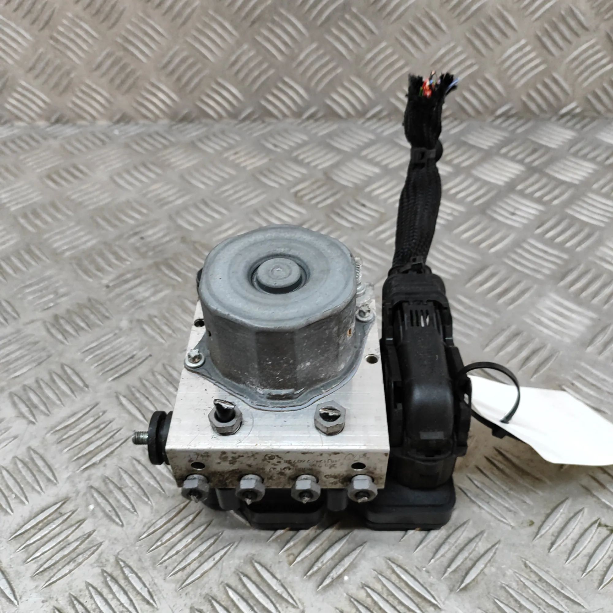 Mercedes-Benz CLA (C117) ABS hydraulic pump