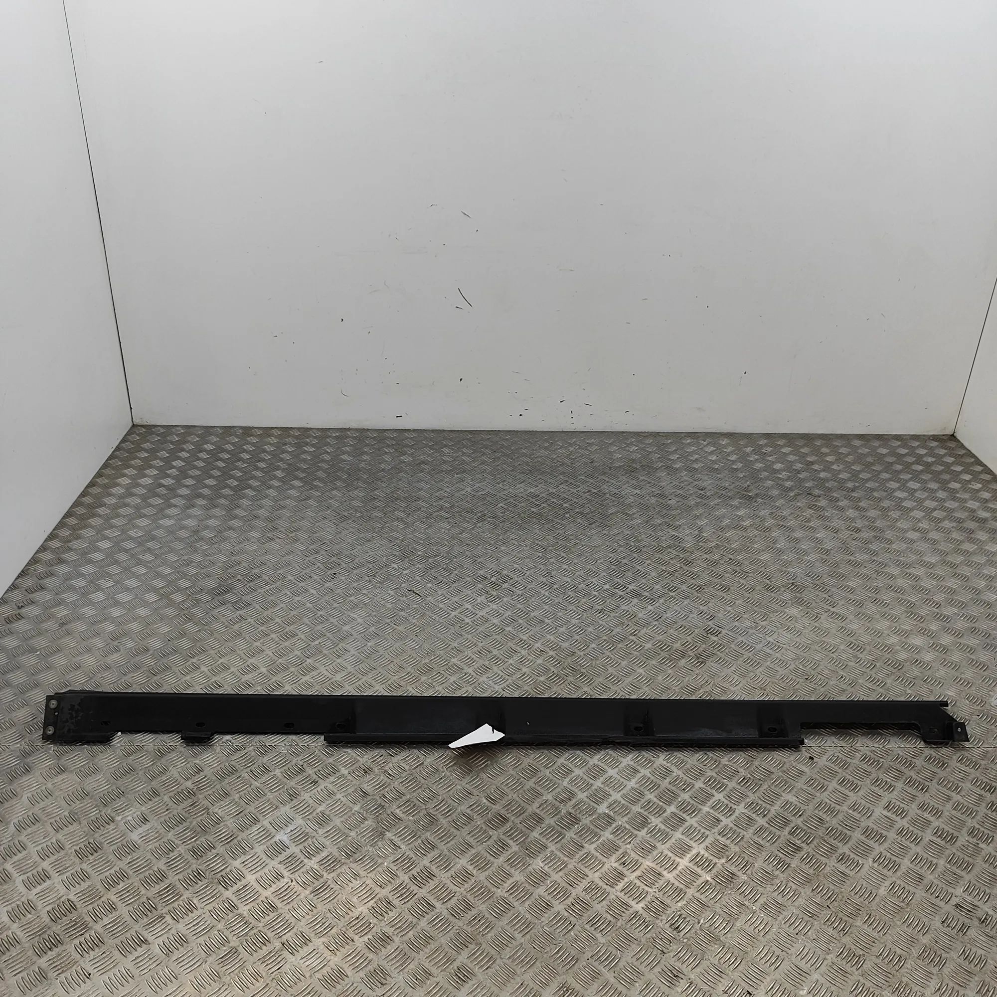 Lexus RX Right Side Plastic Sideskirt Cover Right Side Plastic Sideskirt Cover — LEXUS RX (...