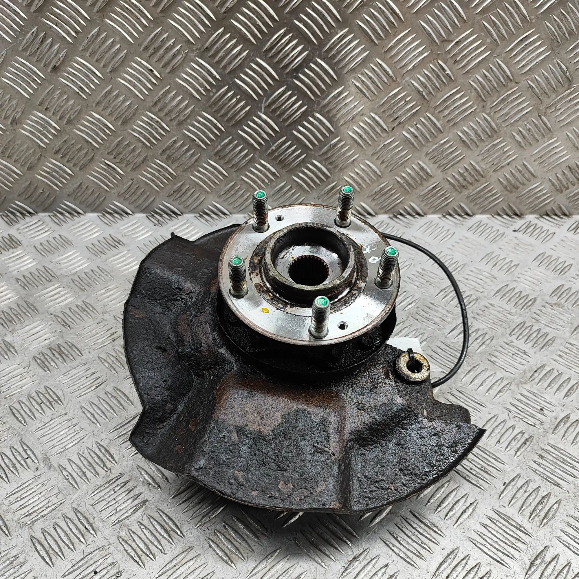 Kia Sorento Front Left Wheel Hub Front Left Wheel Hub — KIA SORENTO (II XM) (200...