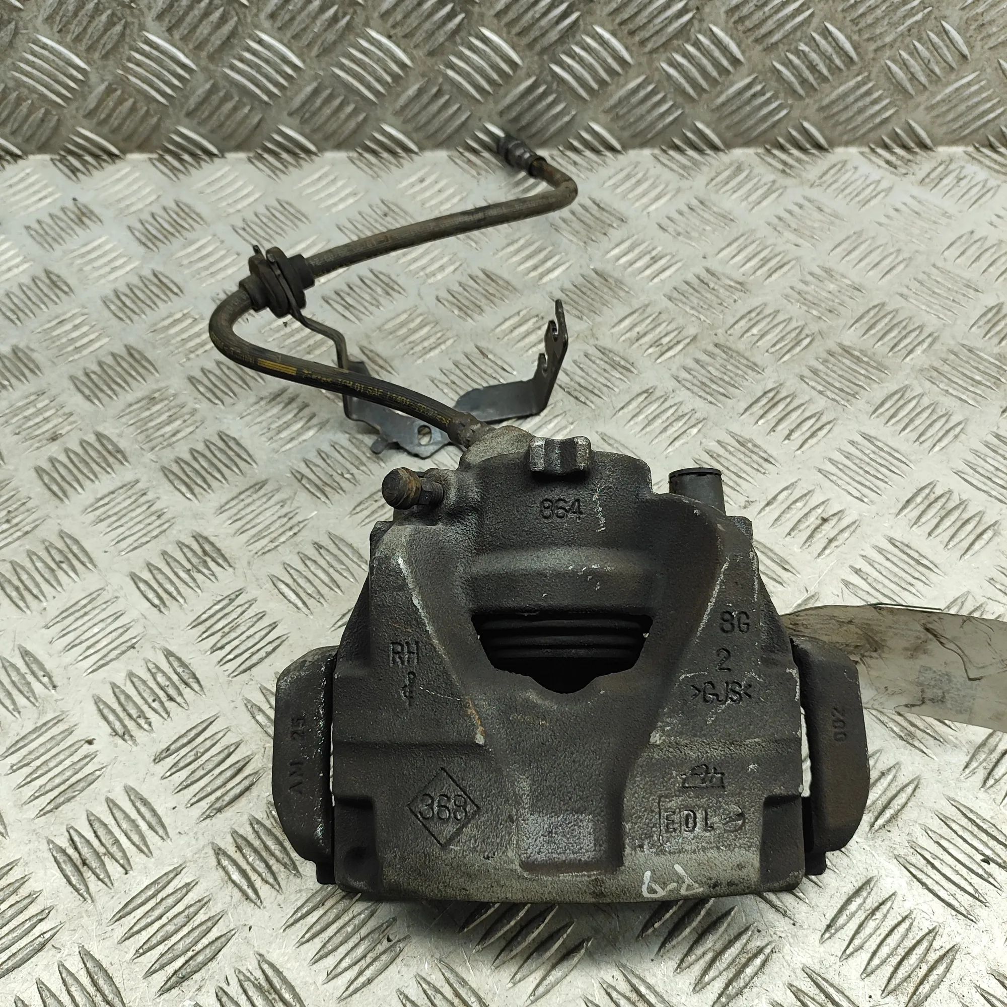 Nissan Juke Brake caliper — front right Brake caliper — front right — NISSAN JUKE (F16)...