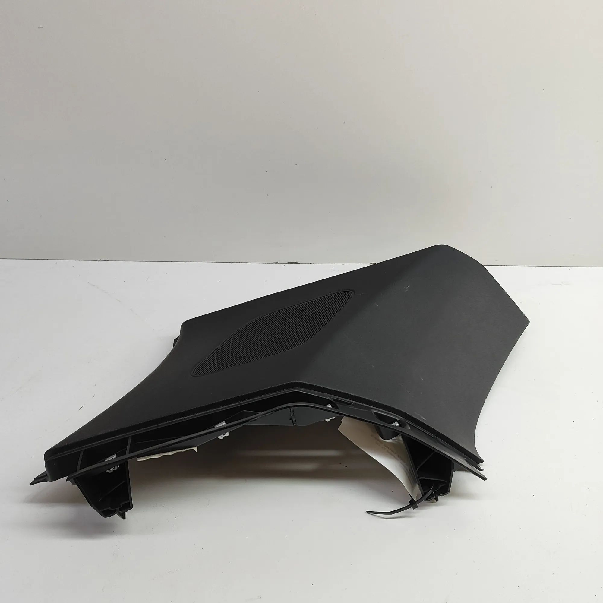 Porsche Cayenne Rear Left Pillar Trim Rear Left Pillar Trim — PORSCHE CAYENNE (9Y0/9Y...