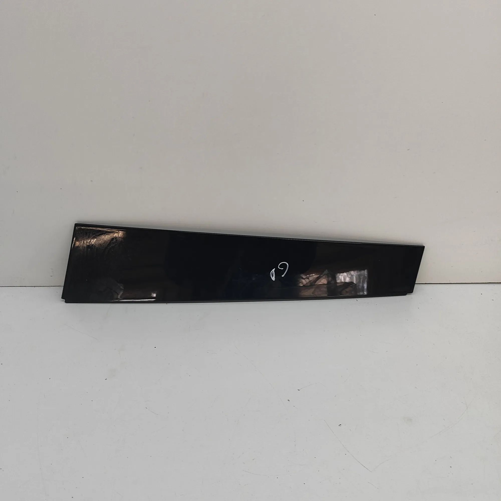Land Rover Range Rover Sport (L461) Vertical door trim — rear right Vertical door trim — rear right — LAND ROVER RA...