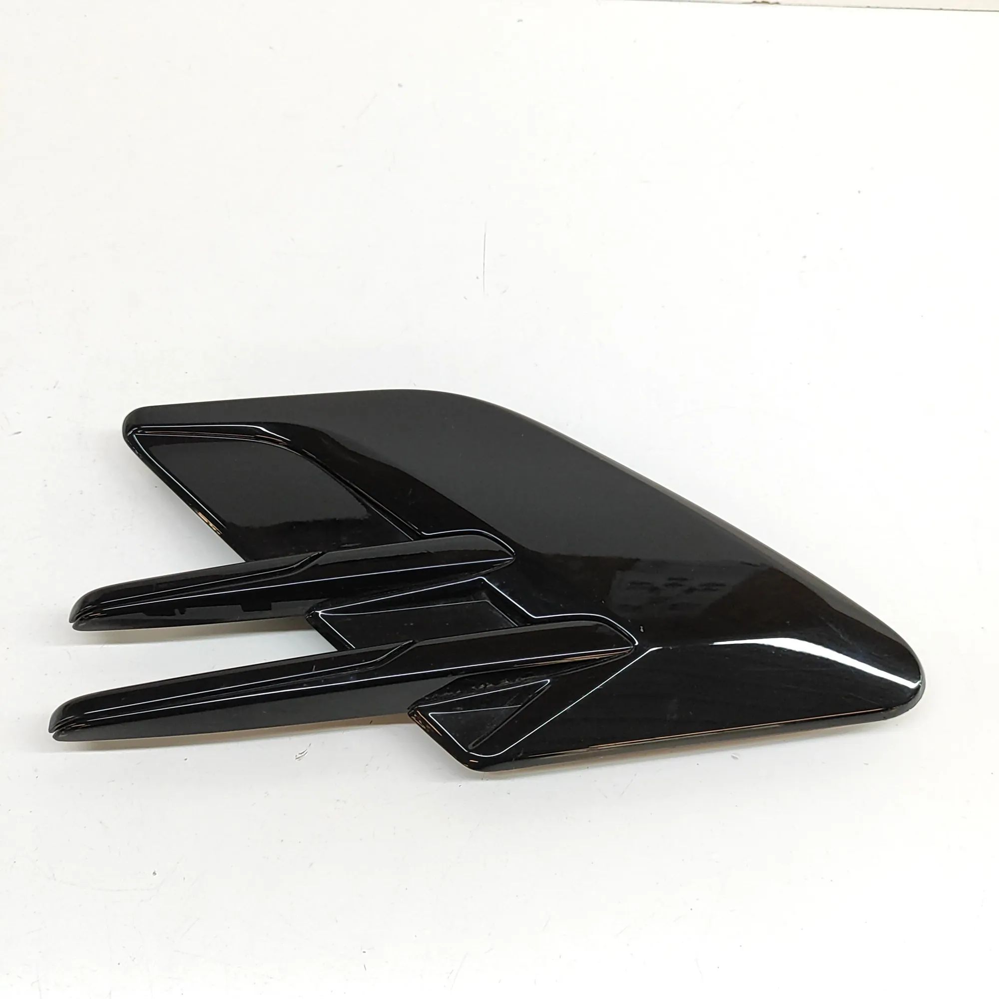 Land Rover Range Rover Sport (L494) Fender moulding — front left Fender moulding — front left — LAND ROVER RANGE...