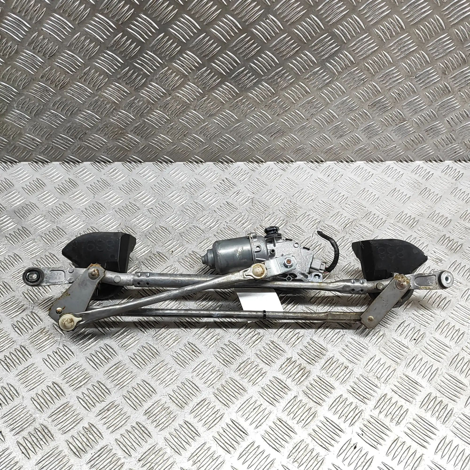 Mitsubishi Outlander Front Windshield Wiper Mechanism Front Windshield Wiper Mechanism — MITSUBISHI O...