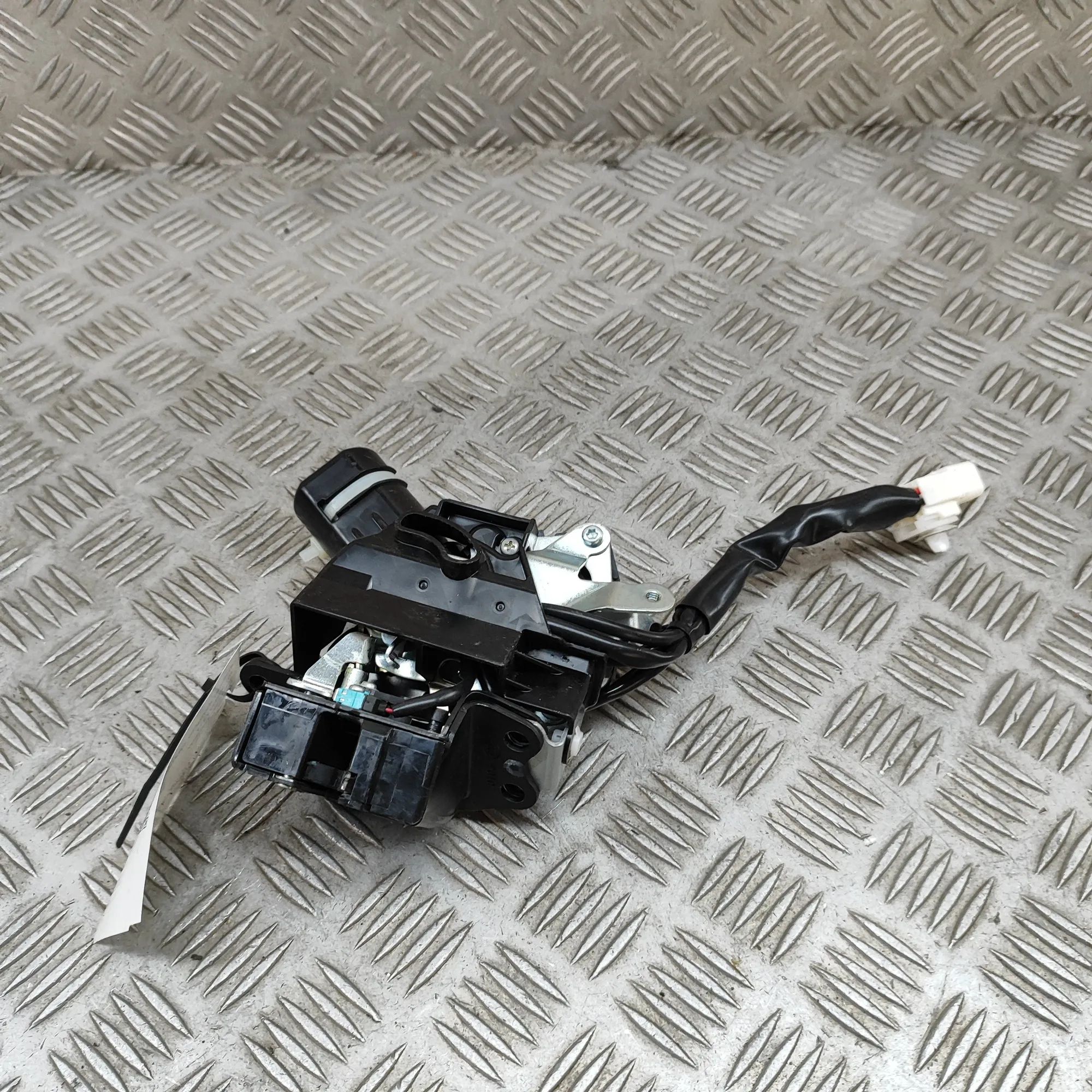Lexus NX Tailgate Boot Lock Tailgate Boot Lock — LEXUS NX (_Z1_) (2014-...)...
