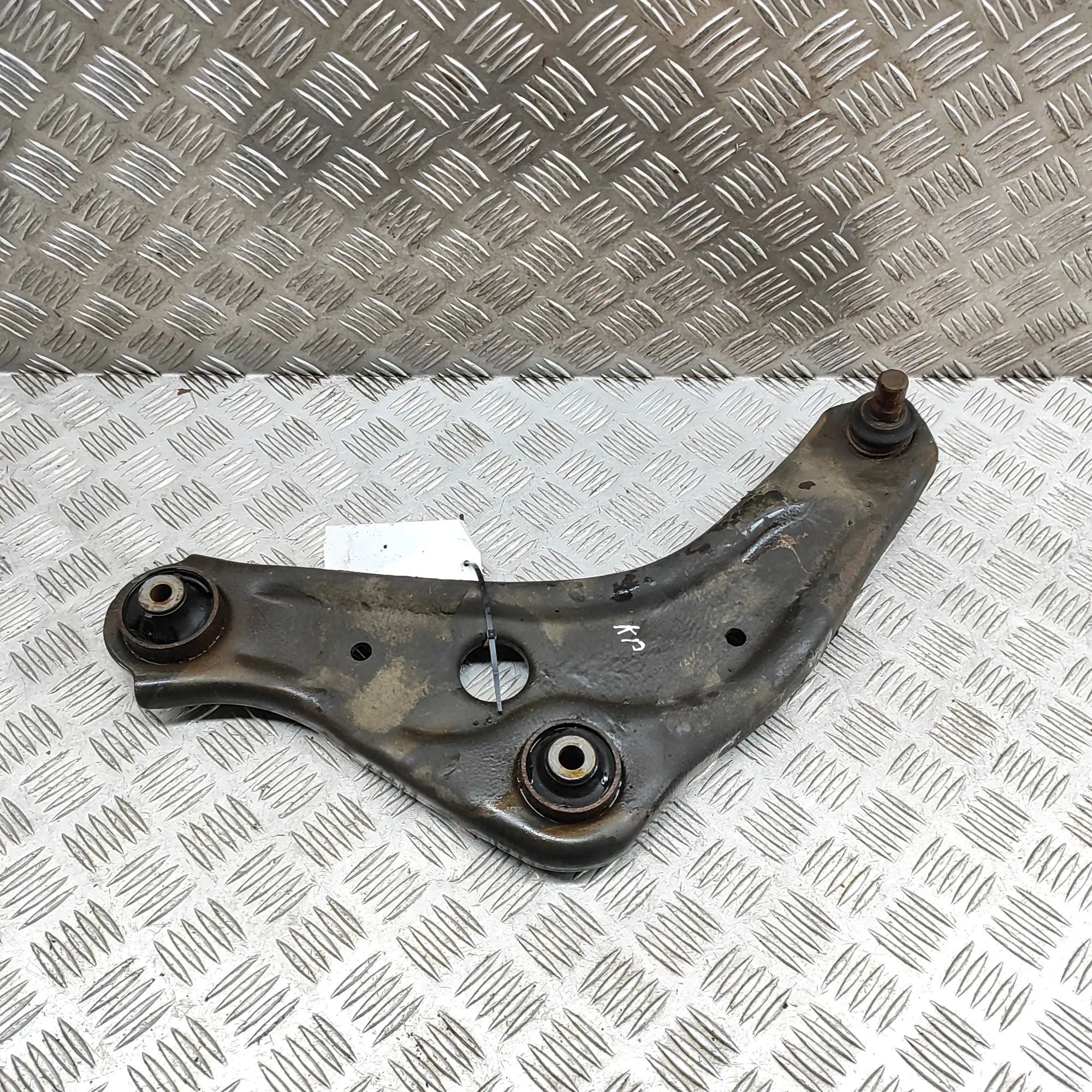 Nissan Qashqai (J11) Front Left Lower Control Arm Front Left Lower Control Arm — NISSAN QASHQAI (...