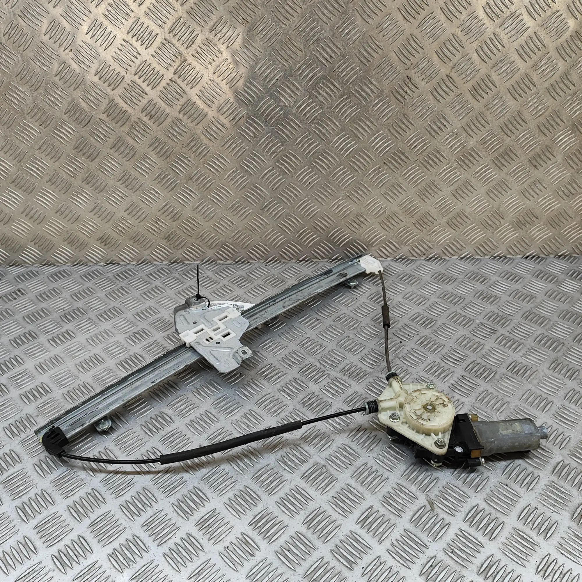 Hyundai H-1 Front Right Door Window Regulator Front Right Door Window Regulator — HYUNDAI H-1...