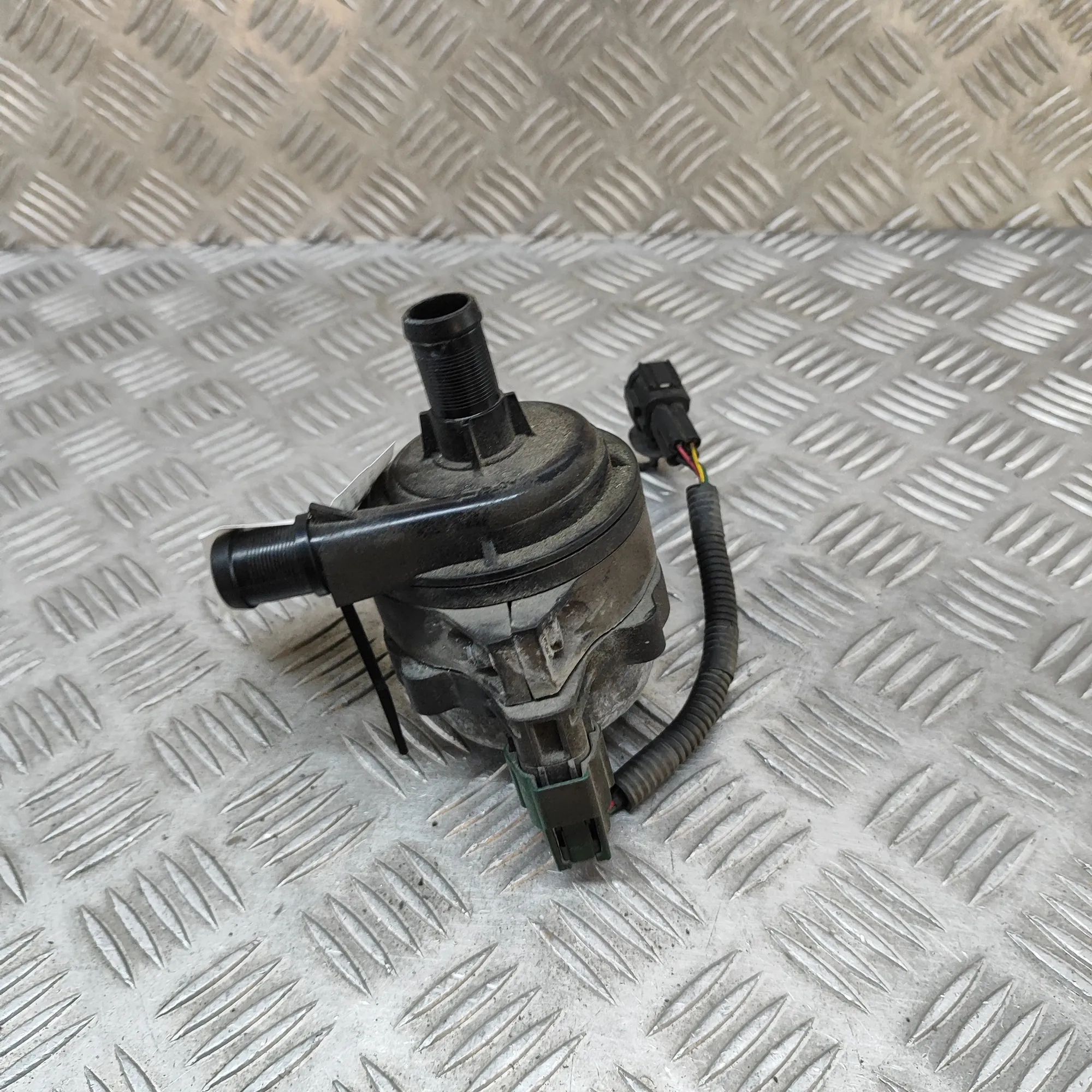 Nissan Leaf Auxiliary Water Pump Auxiliary Water Pump — NISSAN LEAF (ZE1) (2017-...