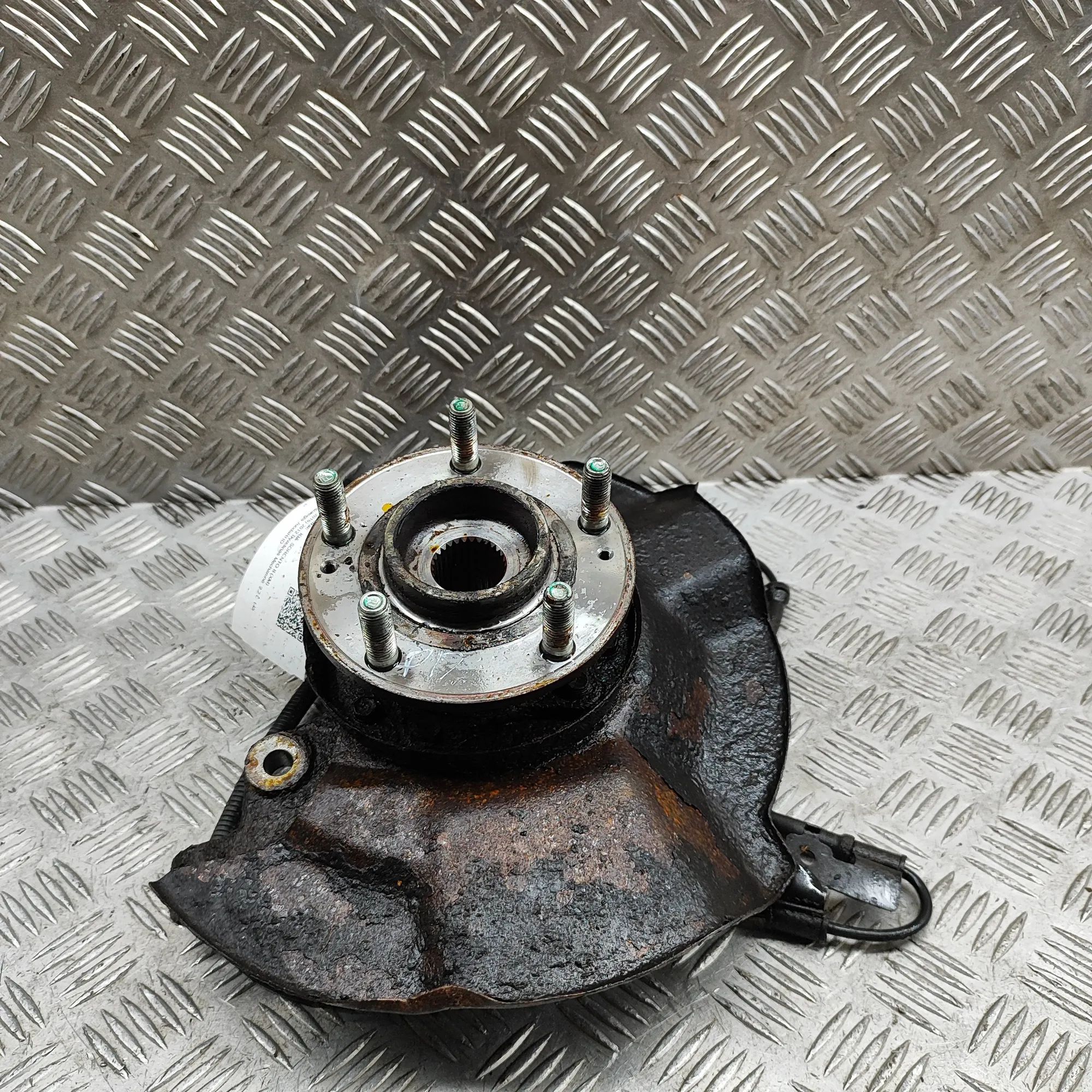 Kia Sorento Front Right Wheel Hub Front Right Wheel Hub — KIA SORENTO (II XM) (20...