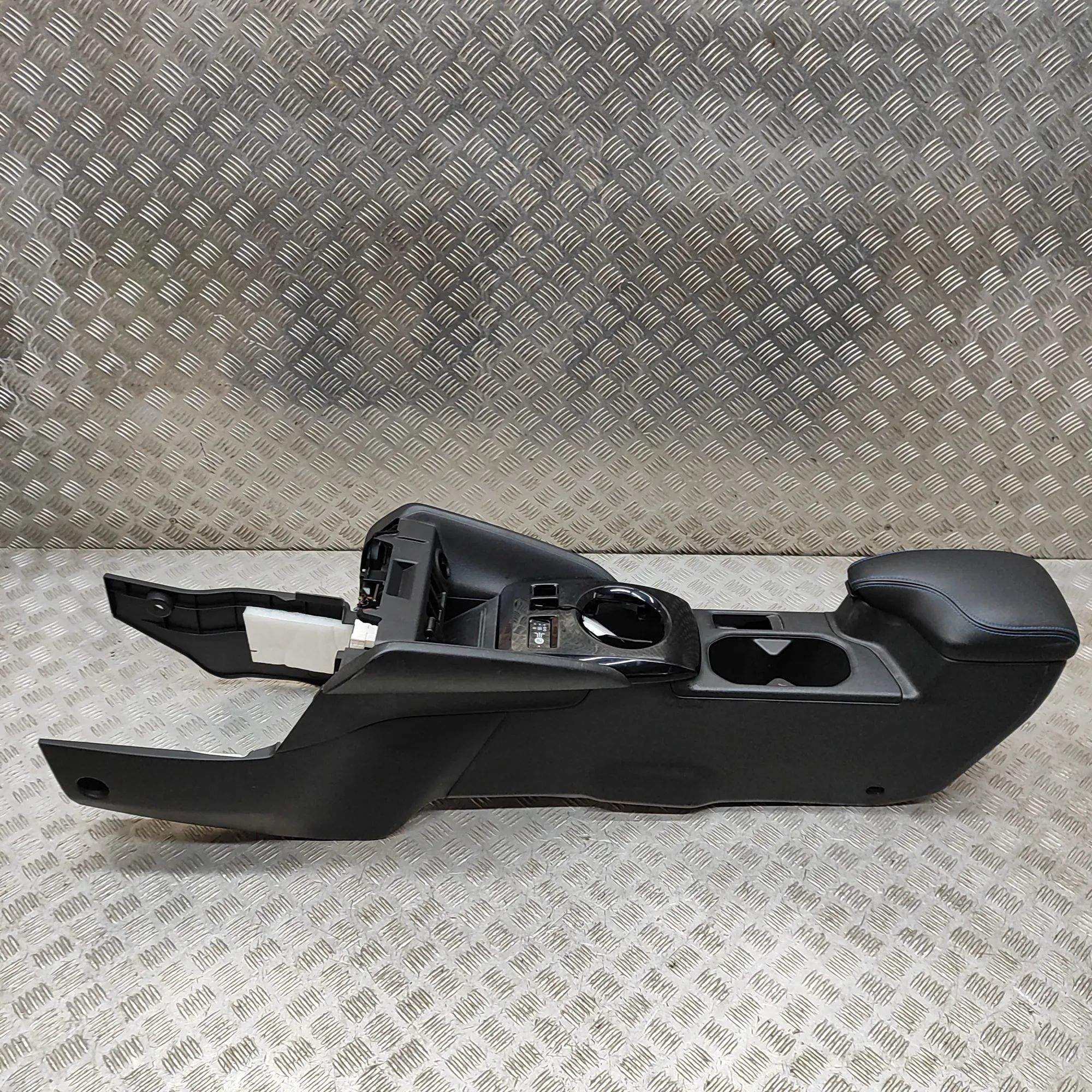 Nissan Leaf center console center Console — NISSAN LEAF (ZE1) (2017-...) —...