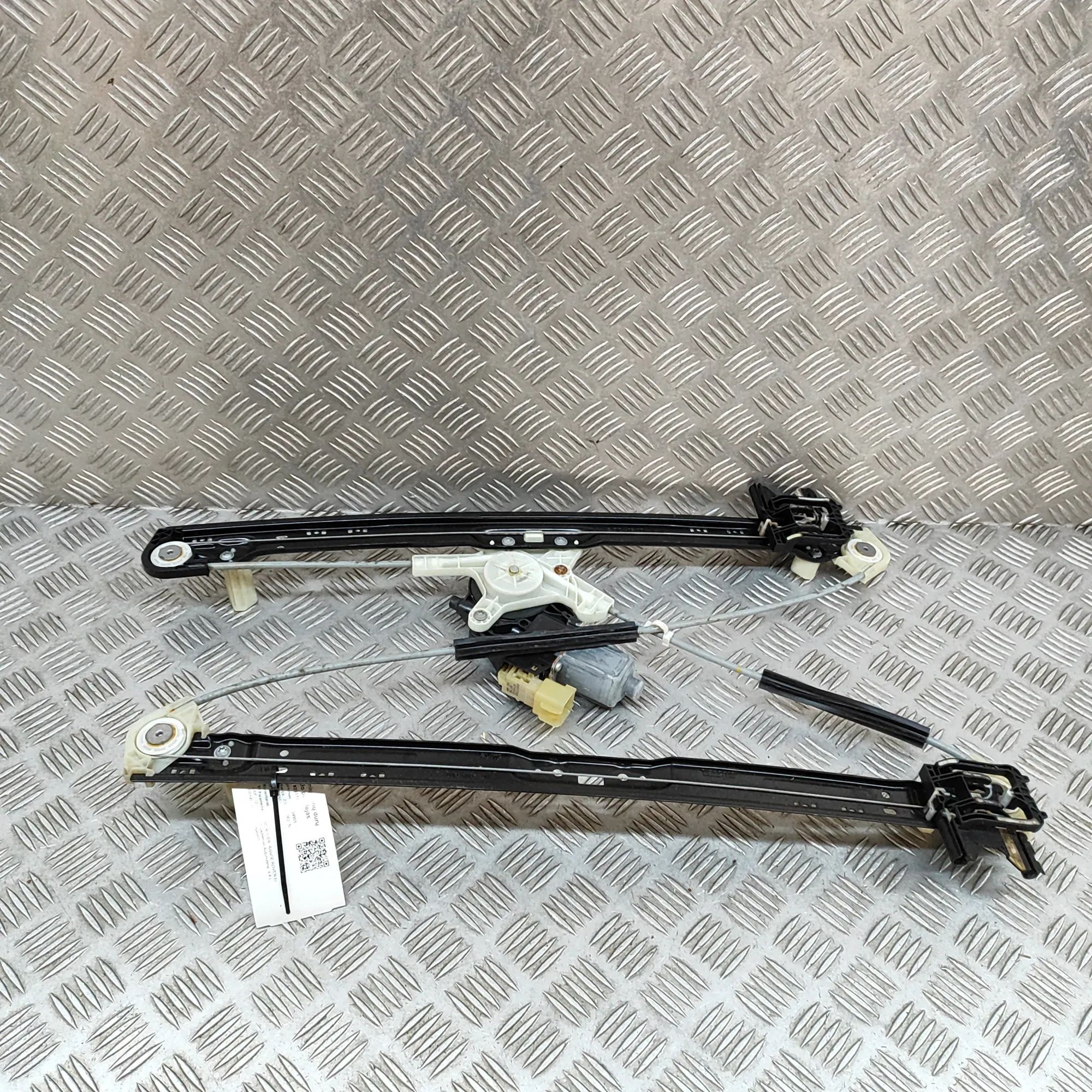 Land Rover Range Rover (L405) Rear Left Door Window Regulator Rear Left Door Window Regulator — LAND ROVER RA...