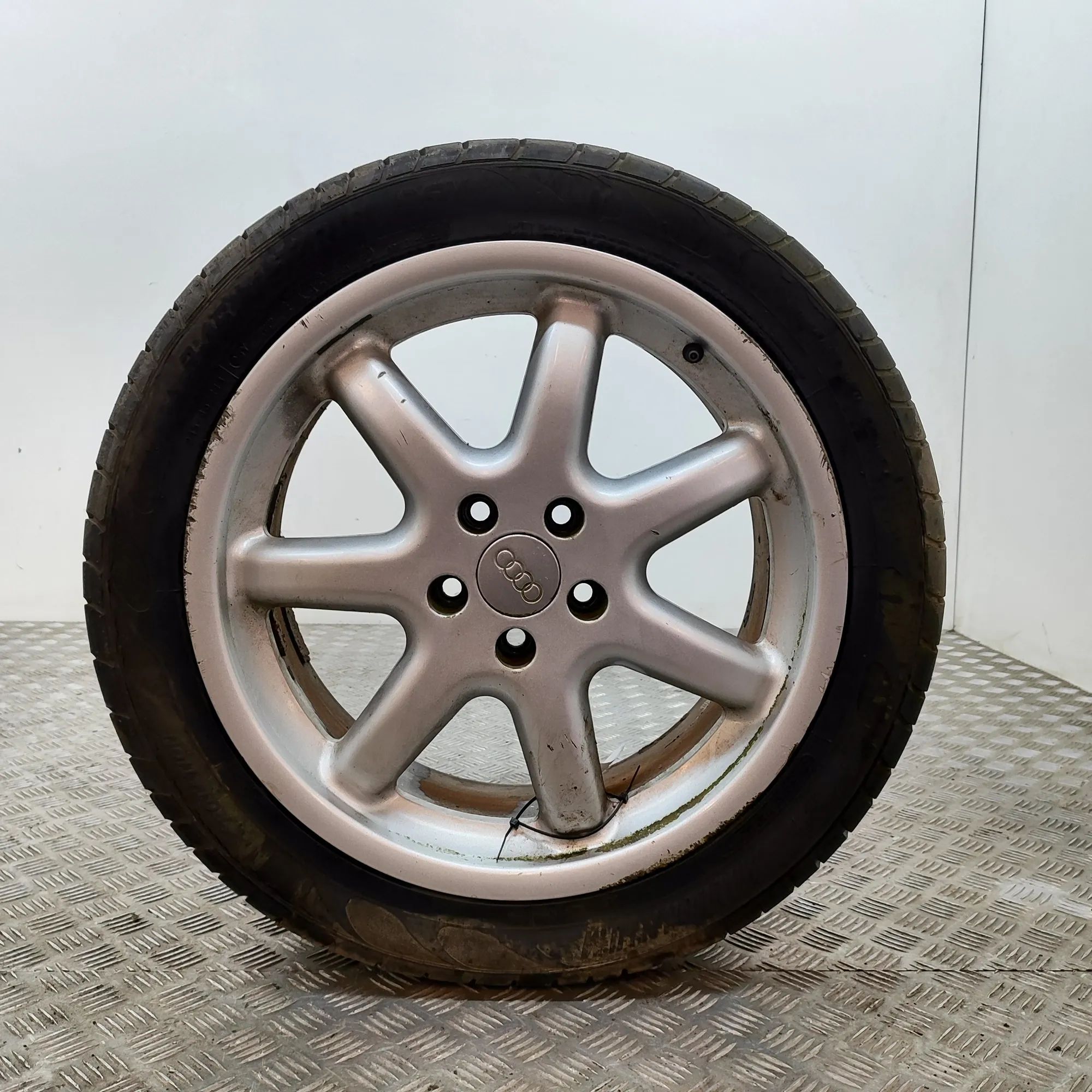 Audi A8 (D2) Alloy Wheel