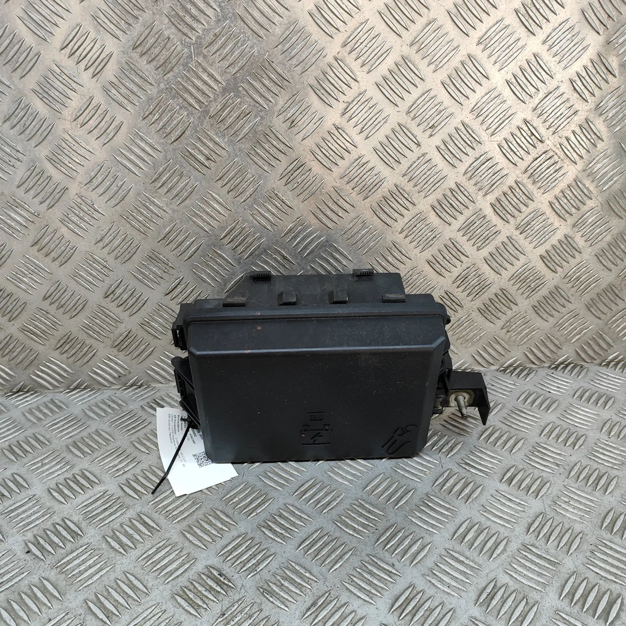 Chrysler 300C Fuse box Fuse box — CHRYSLER 300 (C LX) (2004-...) — 469...
