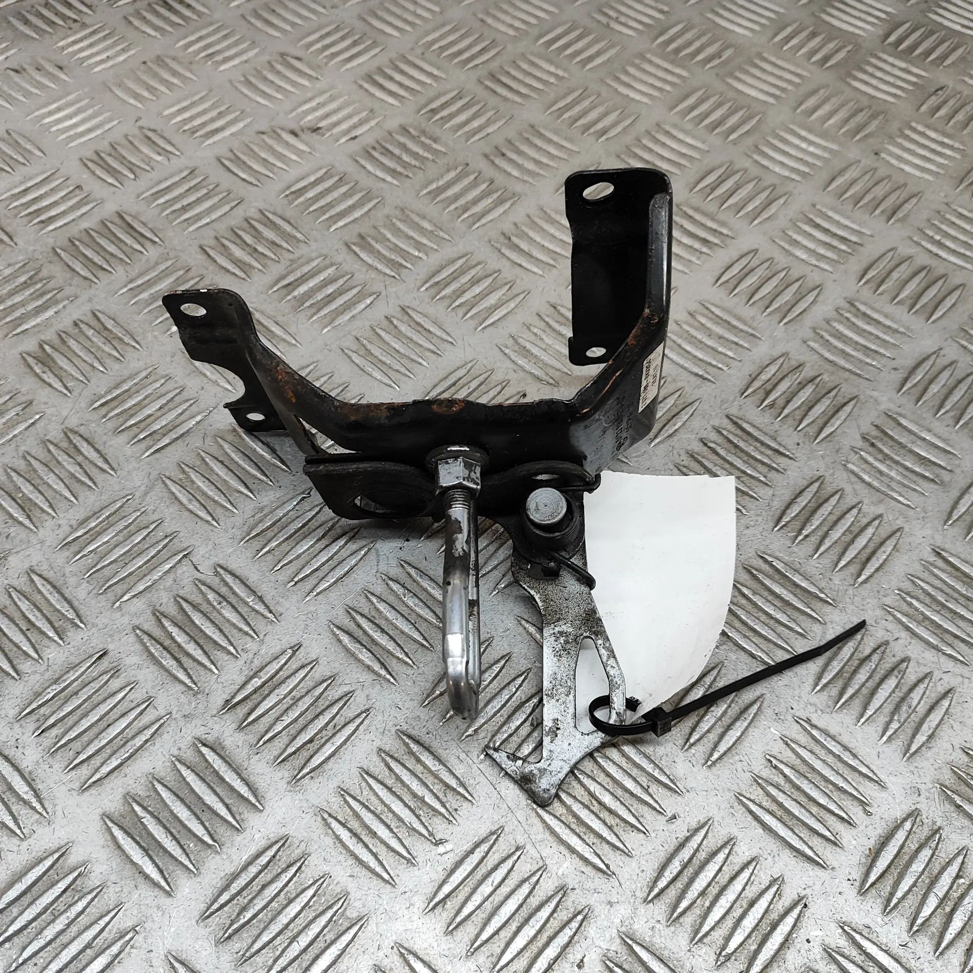 BMW X5 (F15) Bonnet safety catch Bonnet safety catch — BMW X5 (F15, F85) (2012-2...