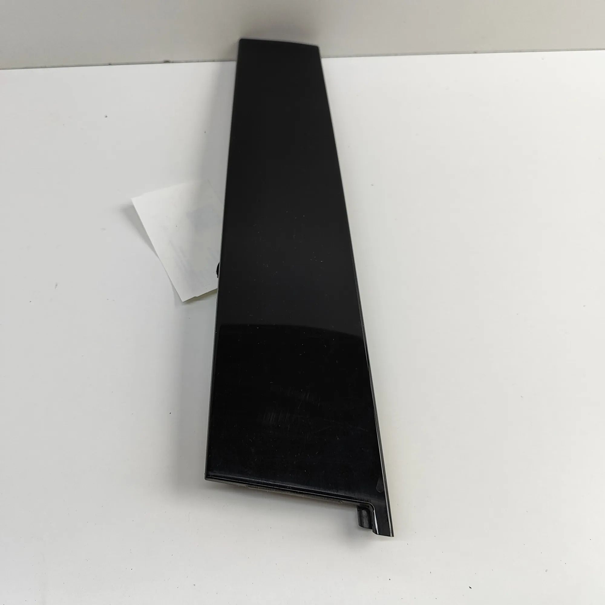 Opel Mokka (B) Vertical door trim — rear right Vertical door trim — rear right — OPEL MOKKA (2...