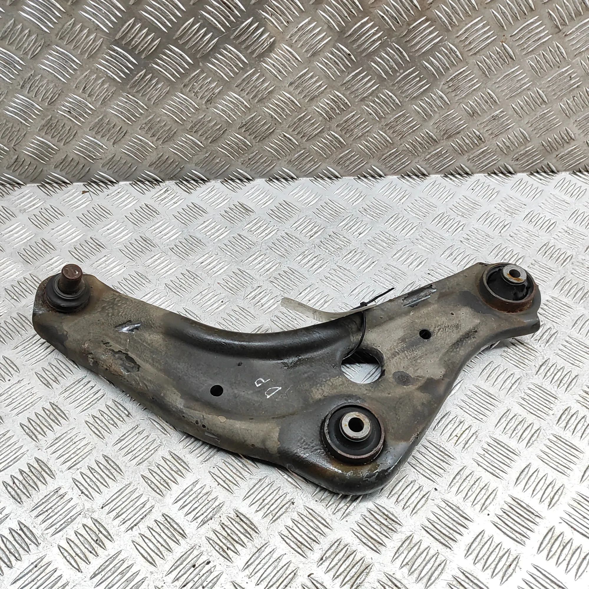 Nissan Qashqai (J11) Front Right Lower Control Arm Front Right Lower Control Arm — NISSAN QASHQAI ...
