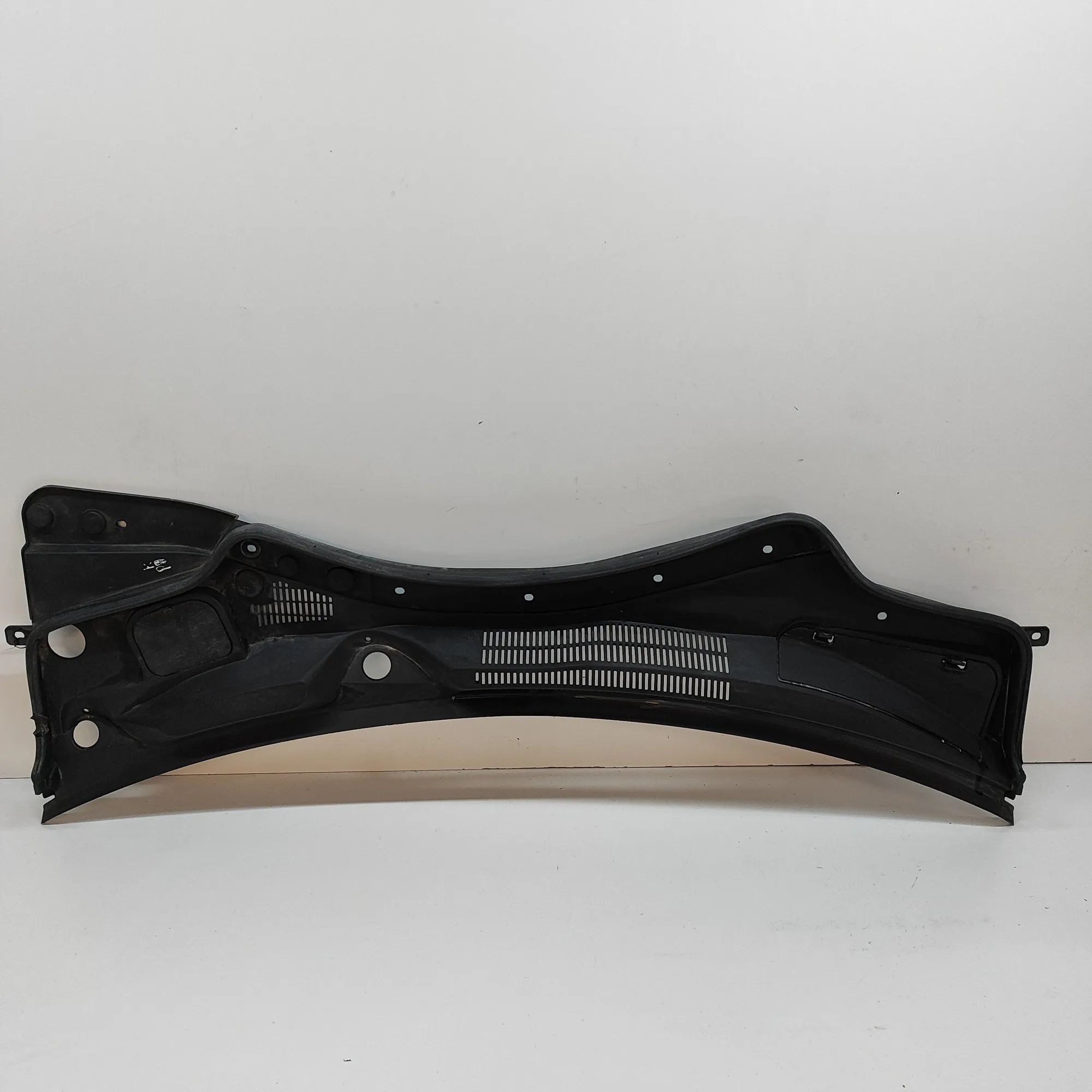Maserati Ghibli Front Wiper Cowl Trim Front Wiper Cowl Trim — MASERATI GHIBLI (M157) ...