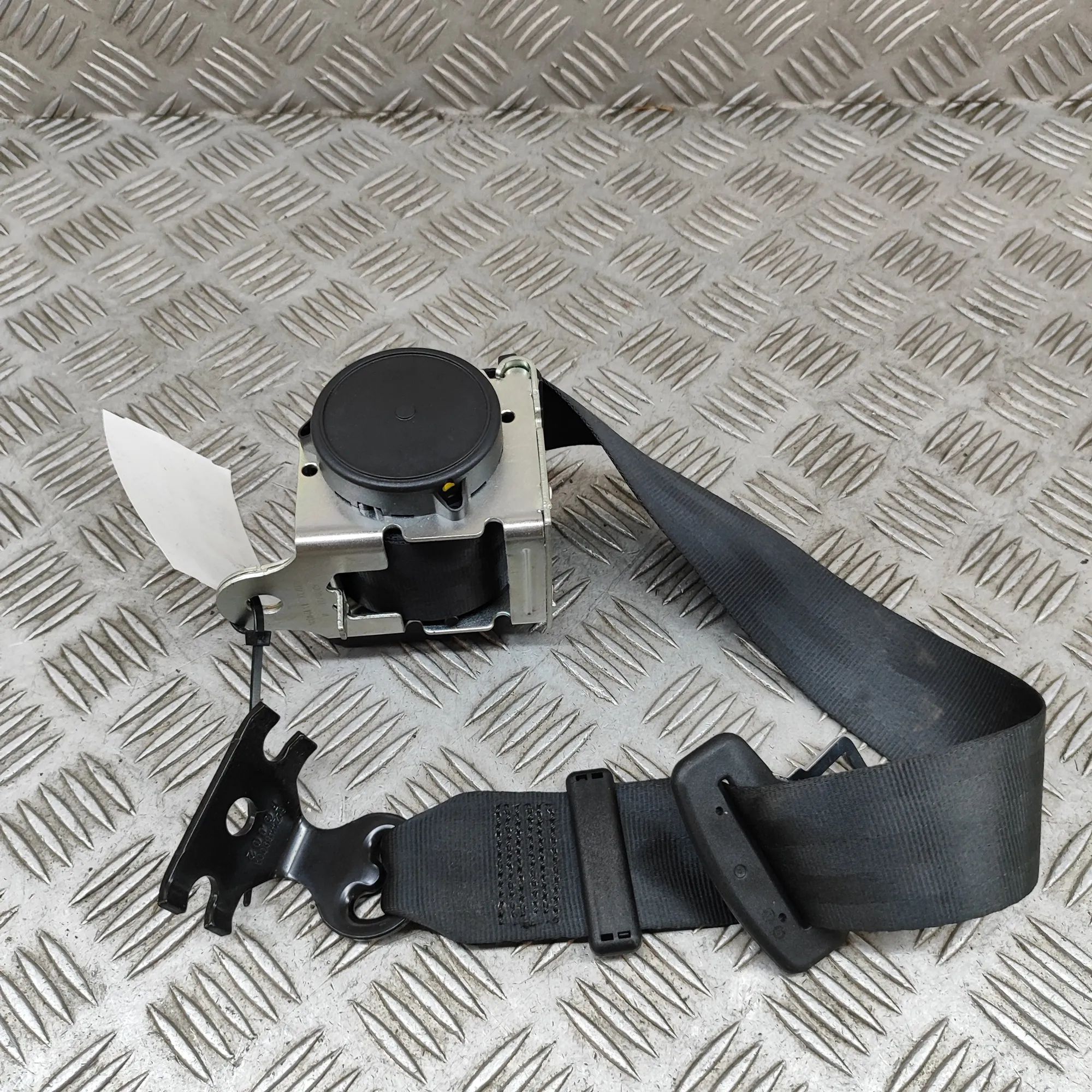 Maserati Quattroporte Rear Middle Seatbelt Rear Middle Seatbelt — MASERATI QUATTROPORTE (V...