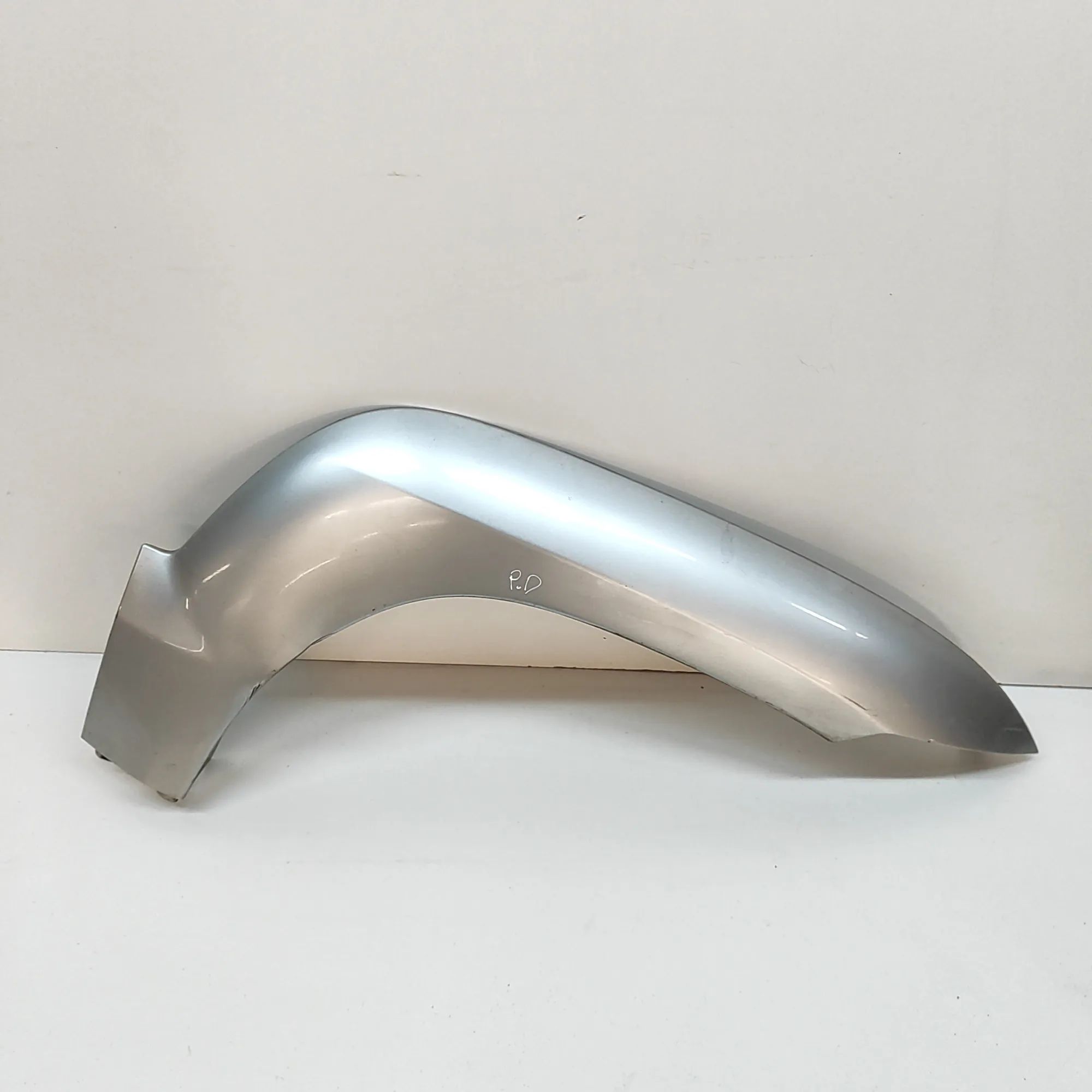 Toyota Land Cruiser 100 Wheel arch trim — front right Wheel arch trim — front right — TOYOTA LAND CRU...