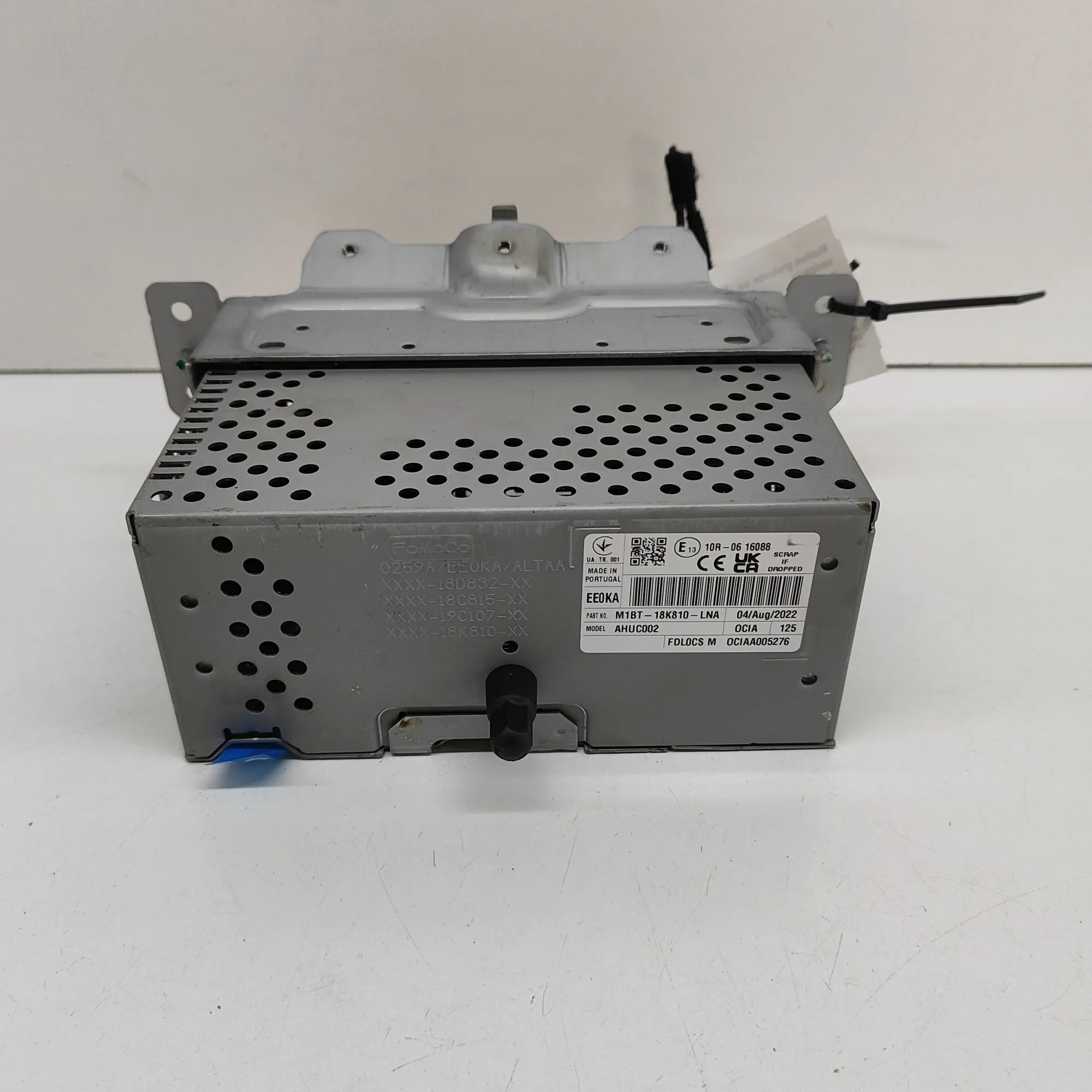 Ford Fiesta Radio / CD / navigation head unit Radio / CD / navigation head unit — FORD FIESTA...