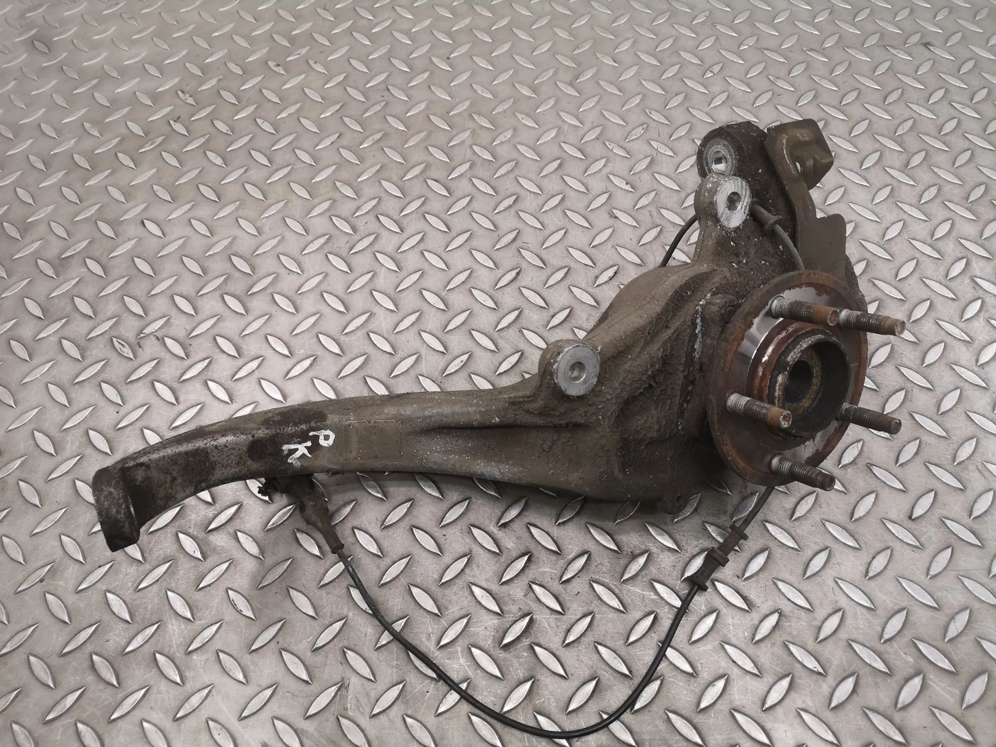 Jaguar XJ Front Left Wheel Hub Front Left Wheel Hub — JAGUAR XJ (X351) (2009-....