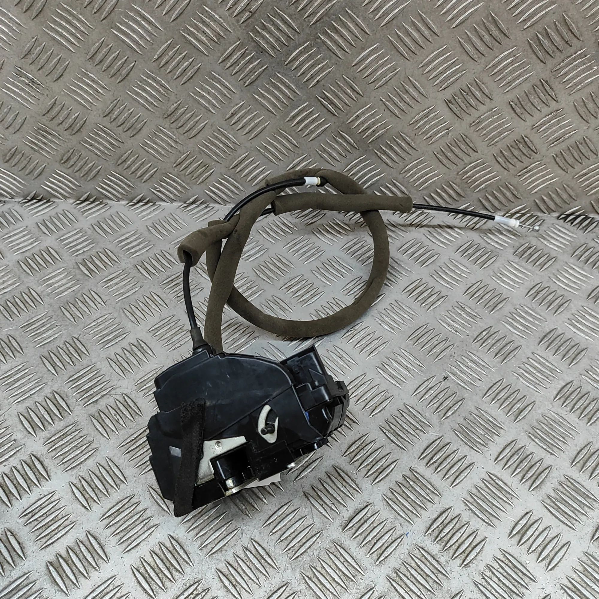 Nissan Leaf Door lock — rear left Door lock — rear left — NISSAN LEAF (ZE1) (2017...