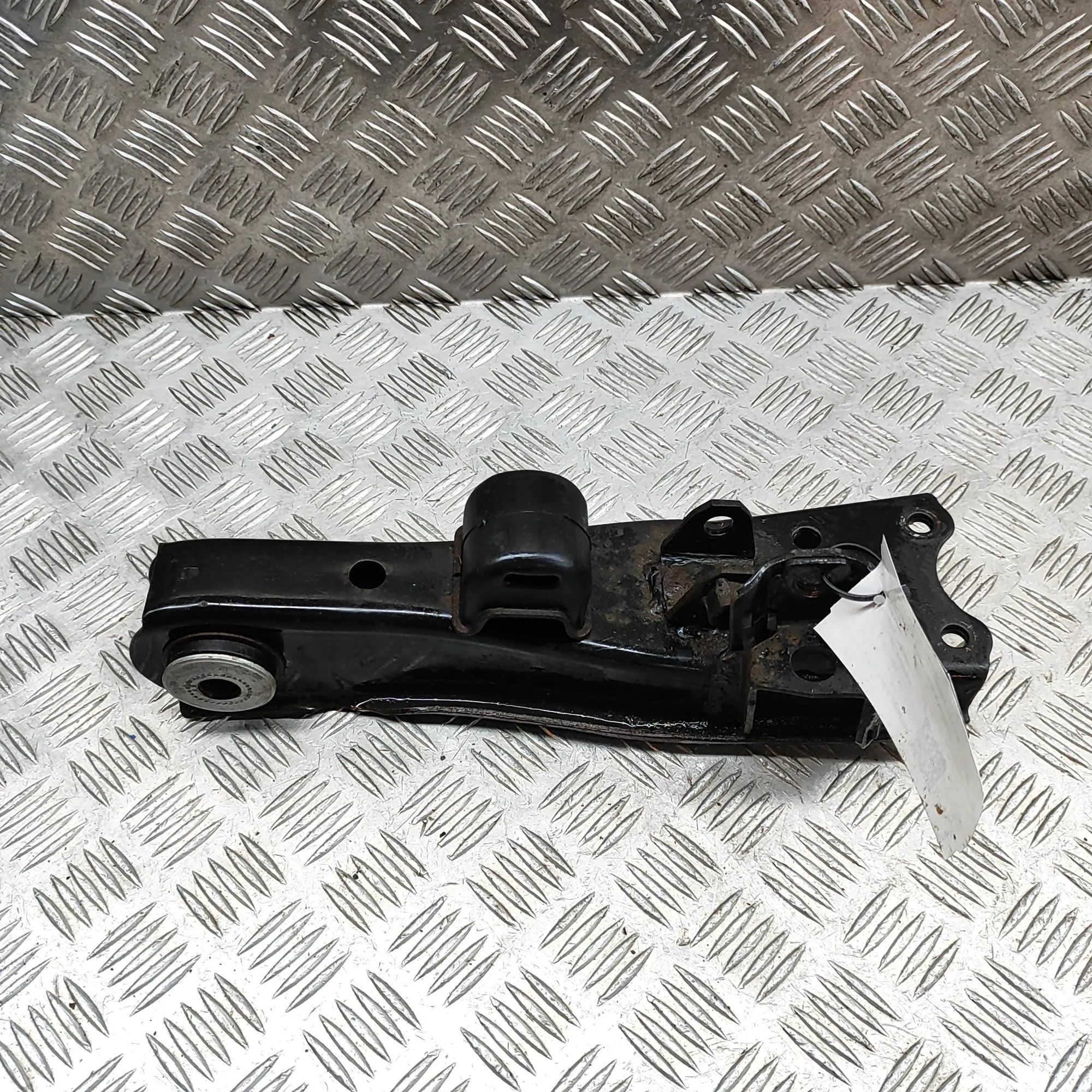 Toyota Hiace (H100) Front Left Lower Control Arm Front Left Lower Control Arm — TOYOTA HIACE (IV...