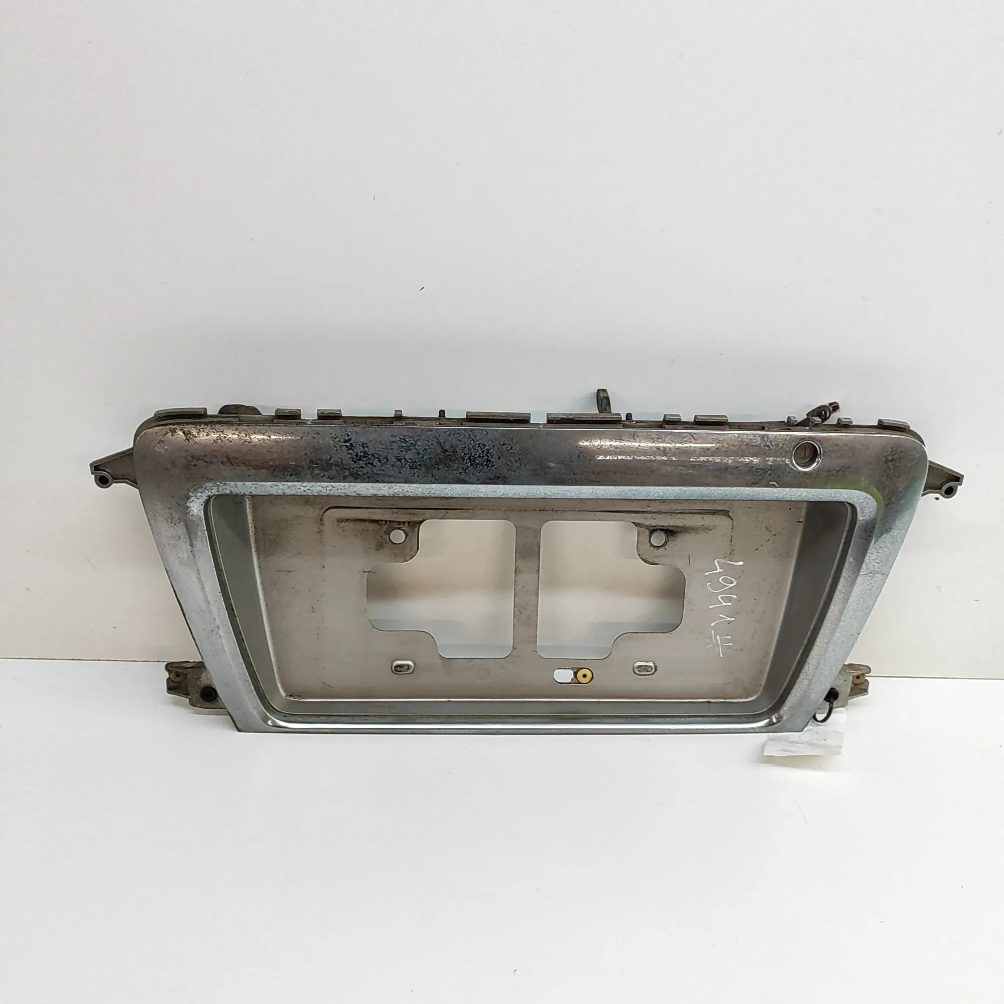 Toyota Hiace (H100) Number-plate light holder trim Number-plate light holder trim — TOYOTA HIACE (...