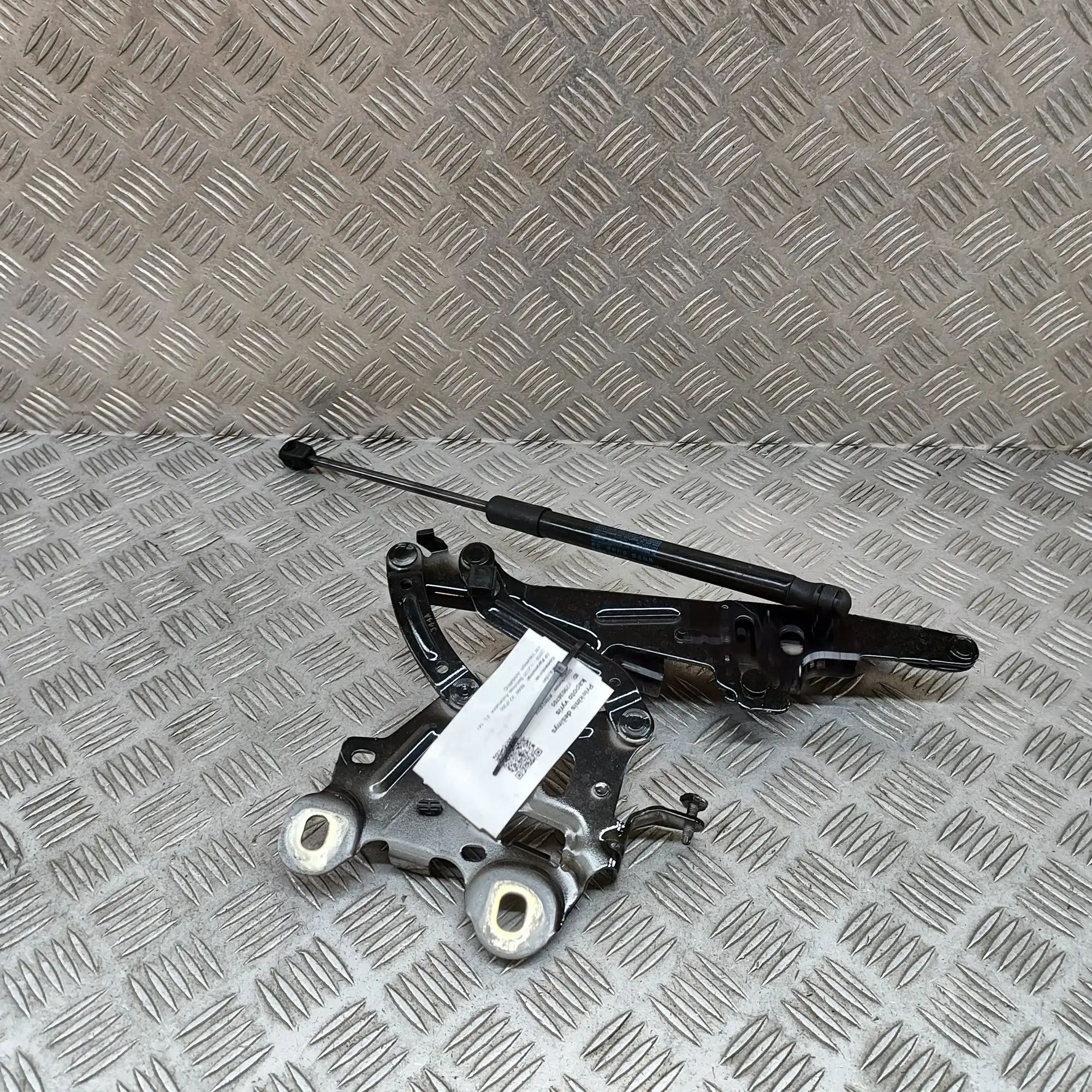BMW X2 (F39) Bonnet hinge — front right Bonnet hinge — front right — BMW X2 (F39) (2018...