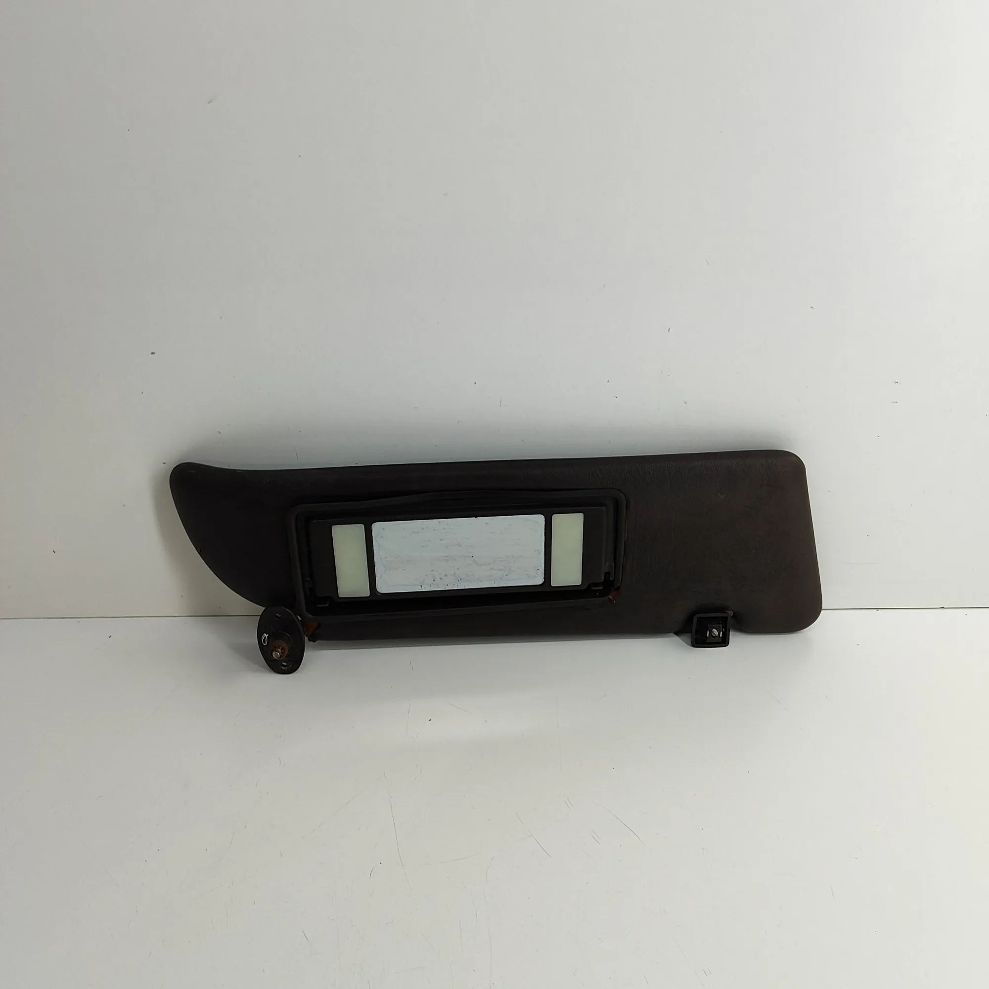 Mercedes-Benz 200 - 300 (W123) Sun visor — right Sun visor — right — MERCEDES BENZ S-CLASS (W126...