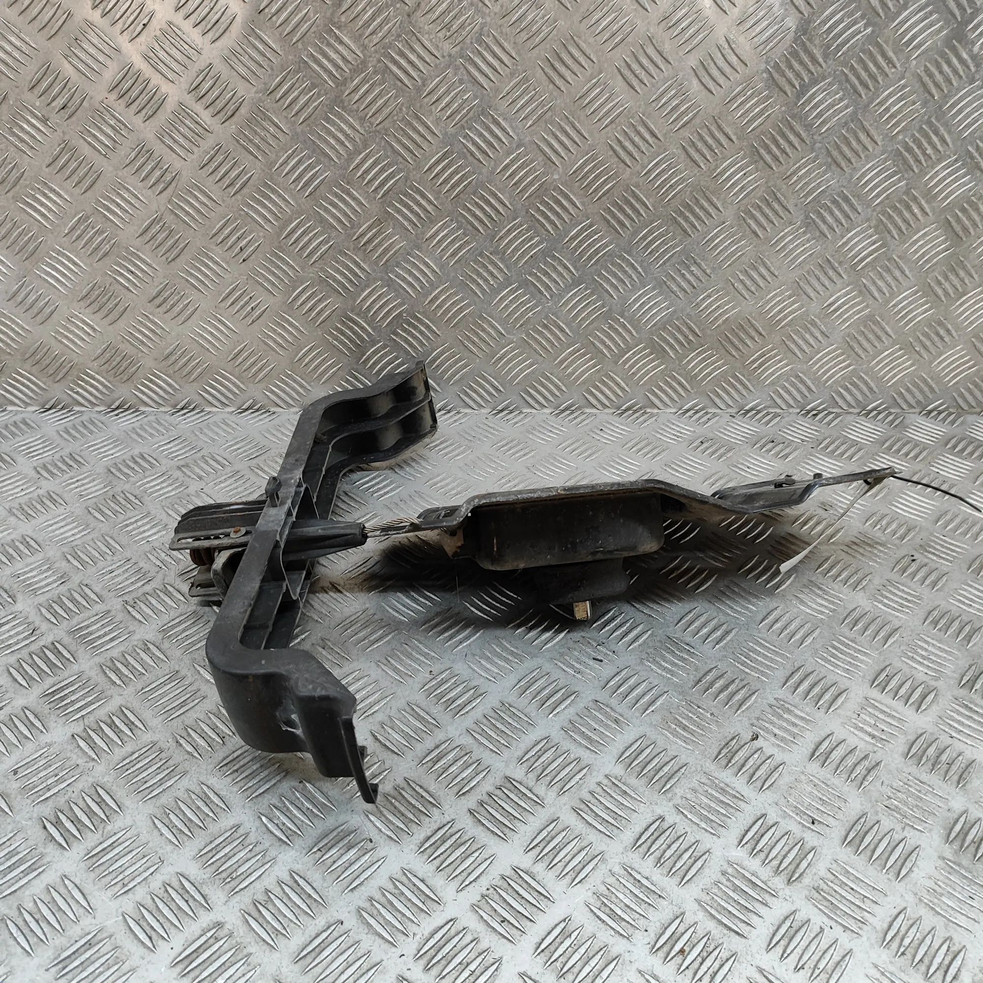 Chrysler Grand Voyager / Town & Country Spare wheel mount Spare wheel mount — CHRYSLER GRAND (VOYAGER V R...