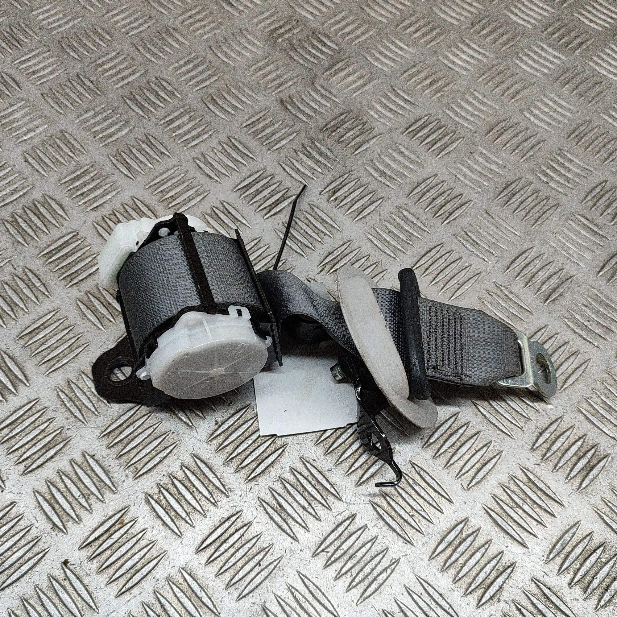 Toyota Sienna Rear Right Seatbelt Rear Right Seatbelt — TOYOTA SIENNA (_L4_) (202...