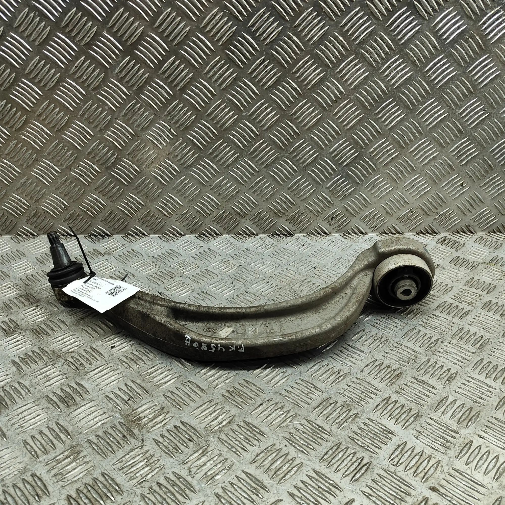 Audi Q5 (8R) Front Left Curved Control Arm Front Left Curved Control Arm — AUDI Q5 (FY) (2...